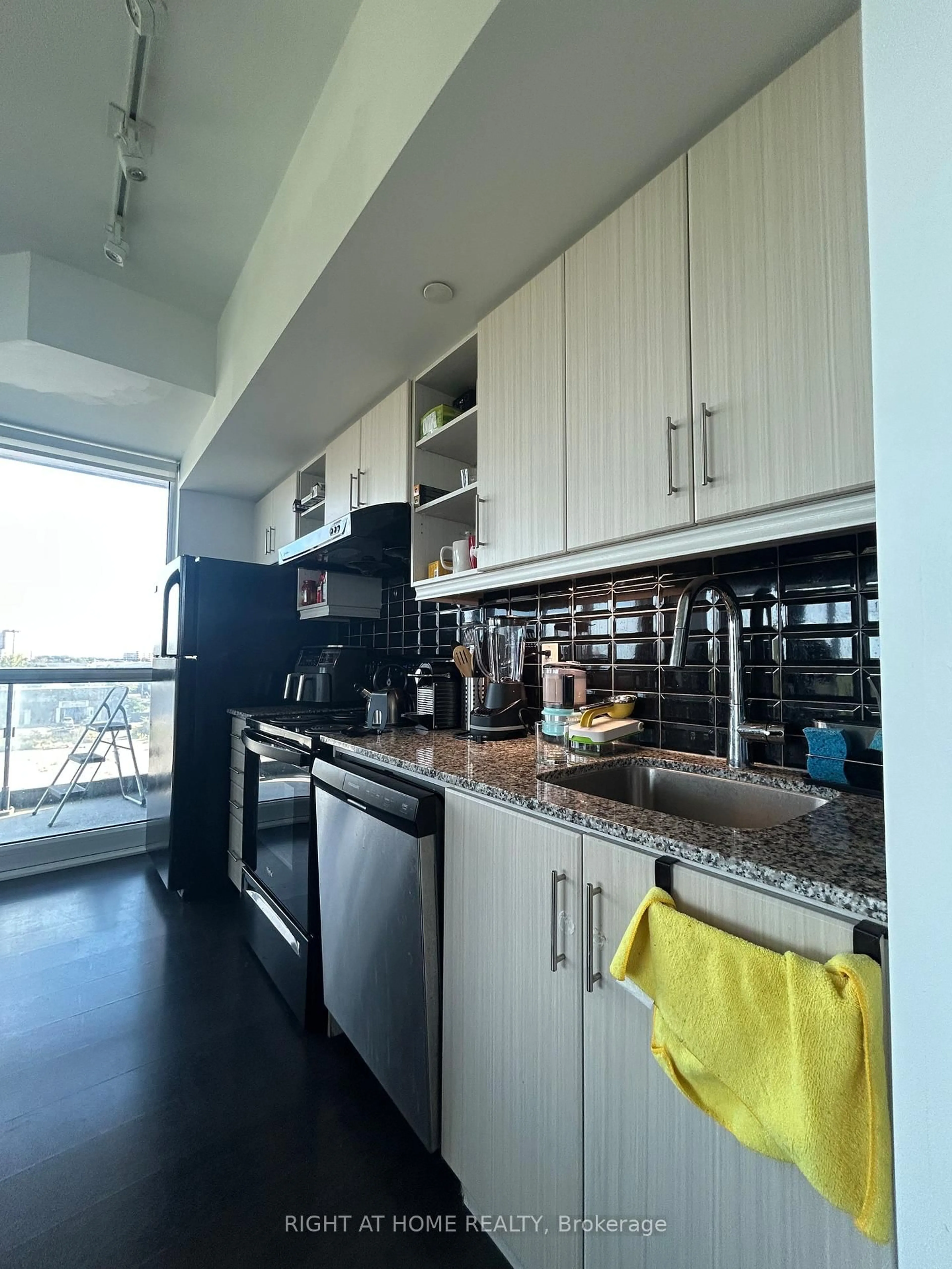 Unknown for 160 Vanderhoof Ave #405, Toronto Ontario M4G 0B7