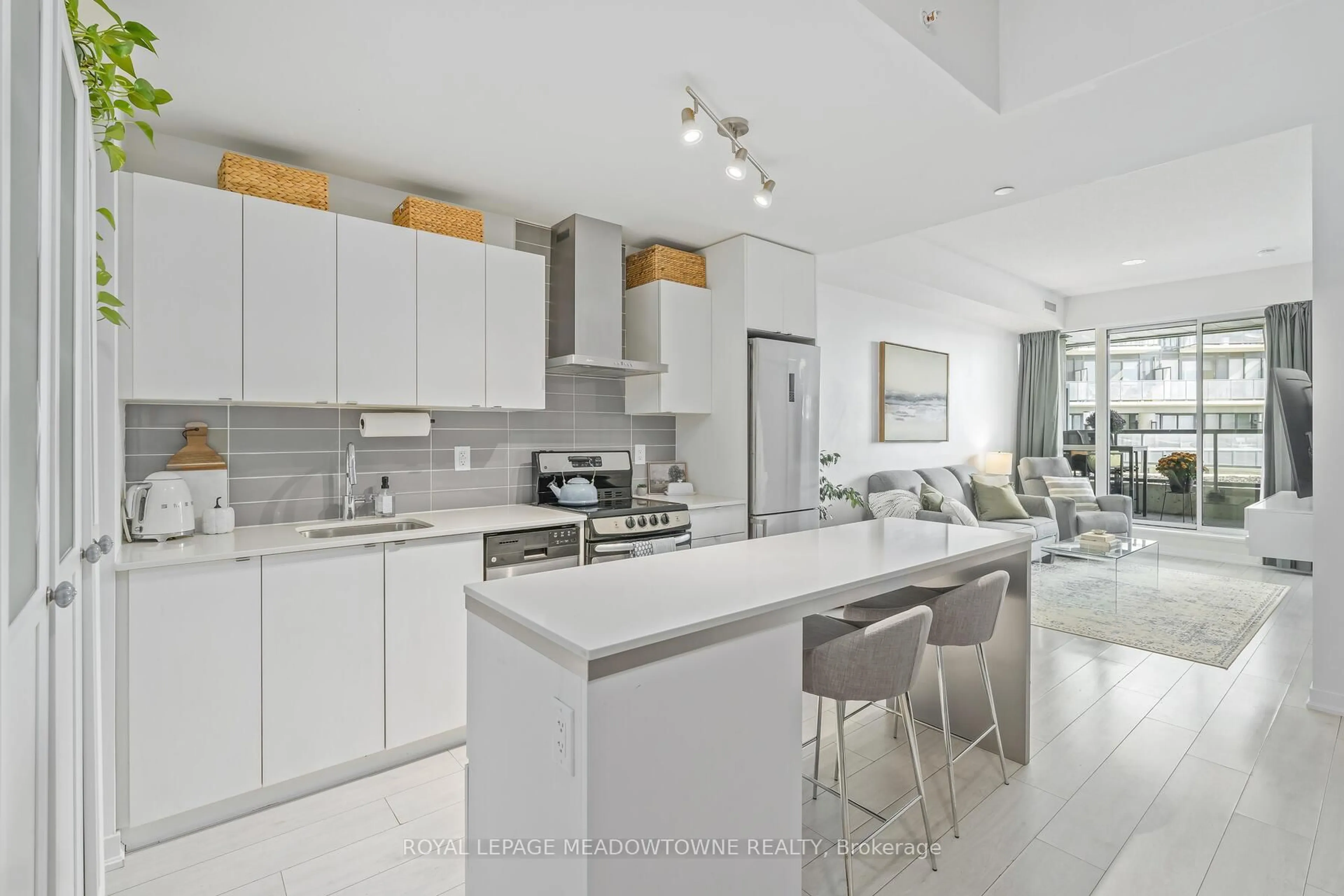 Open concept kitchen, ceramic/tile floor for 51 East Liberty St #510, Toronto Ontario M6K 3P8
