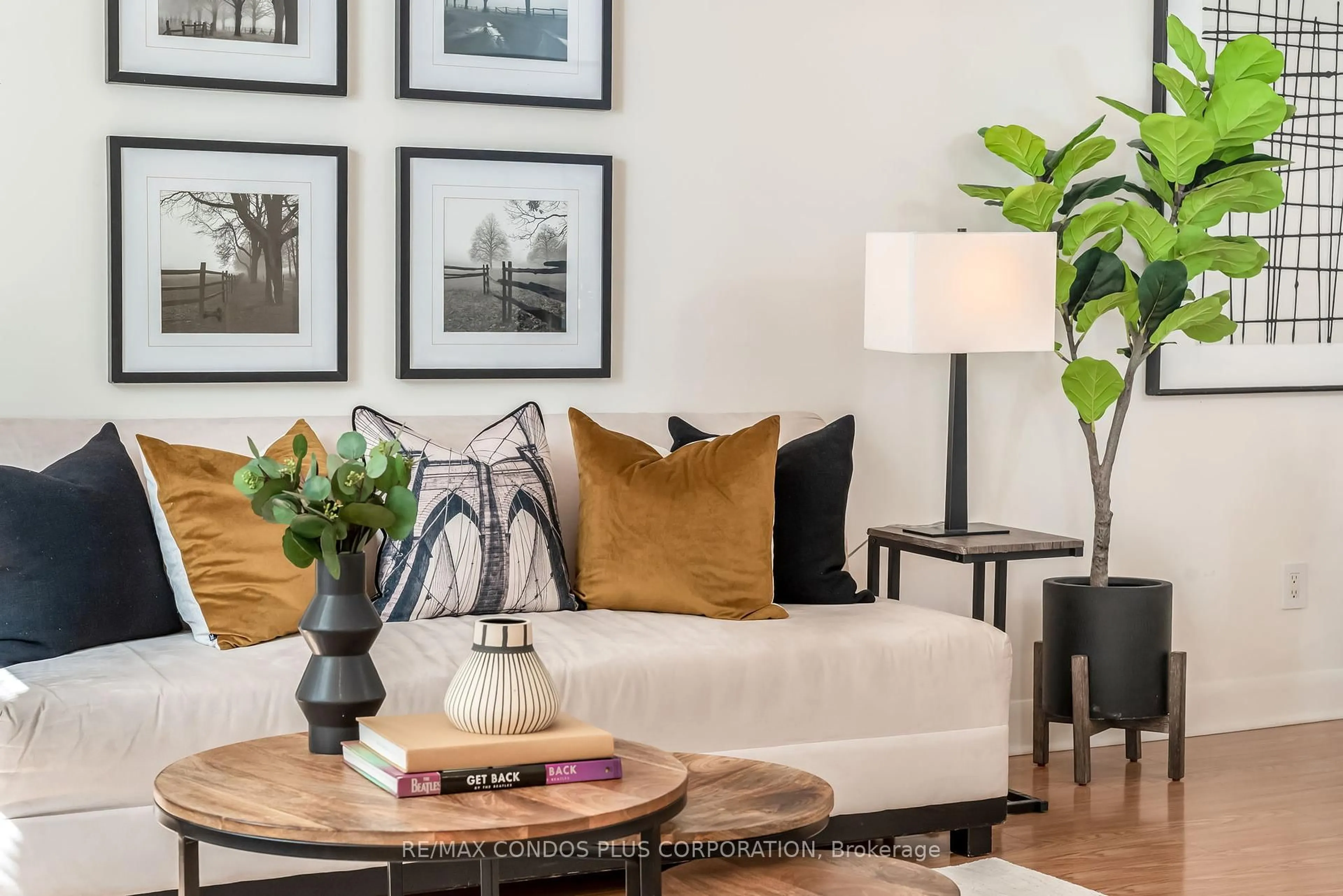 Living room with furniture, wood/laminate floor for 415 Jarvis St #134, Toronto Ontario M4Y 3C1
