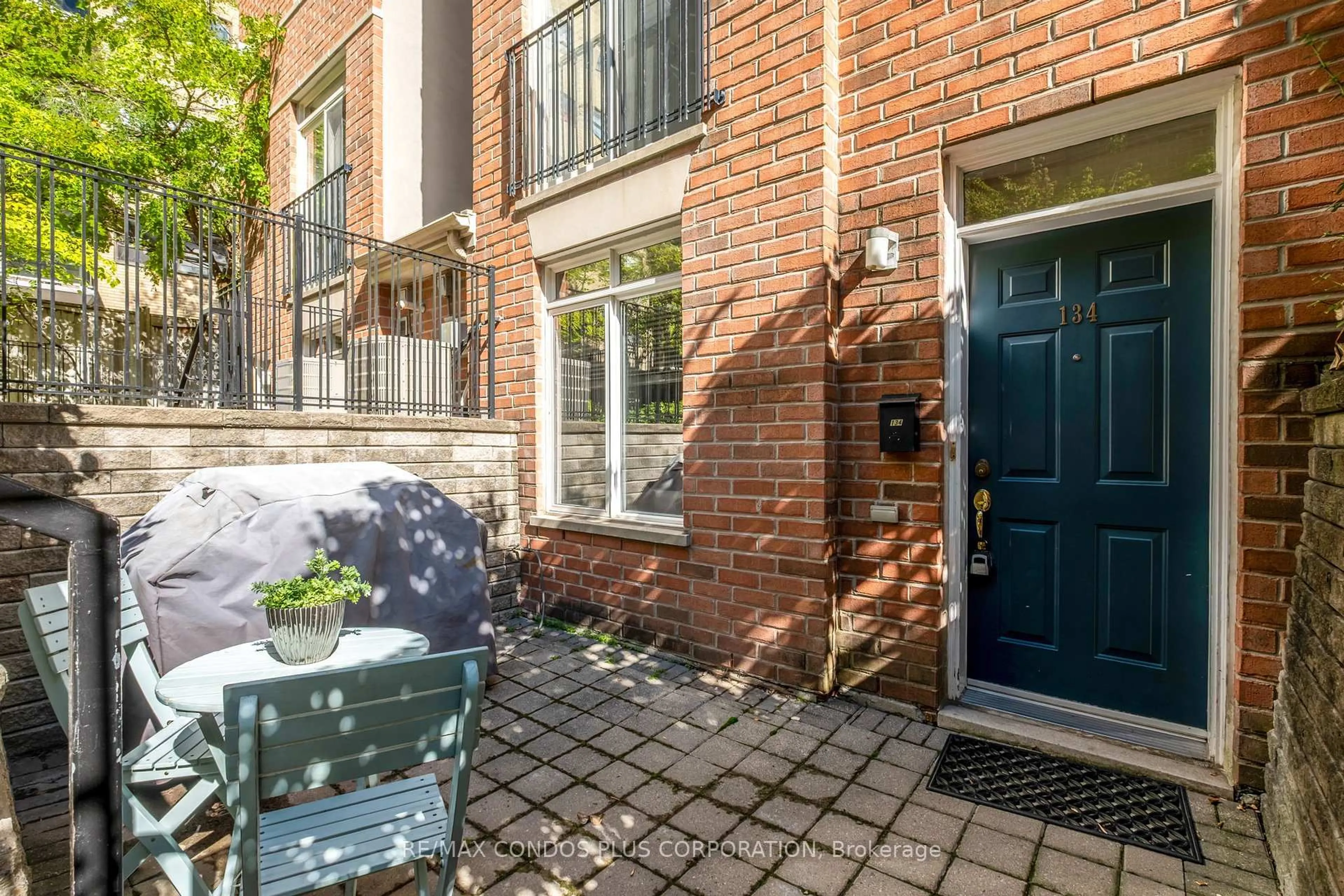 Patio, street for 415 Jarvis St #134, Toronto Ontario M4Y 3C1
