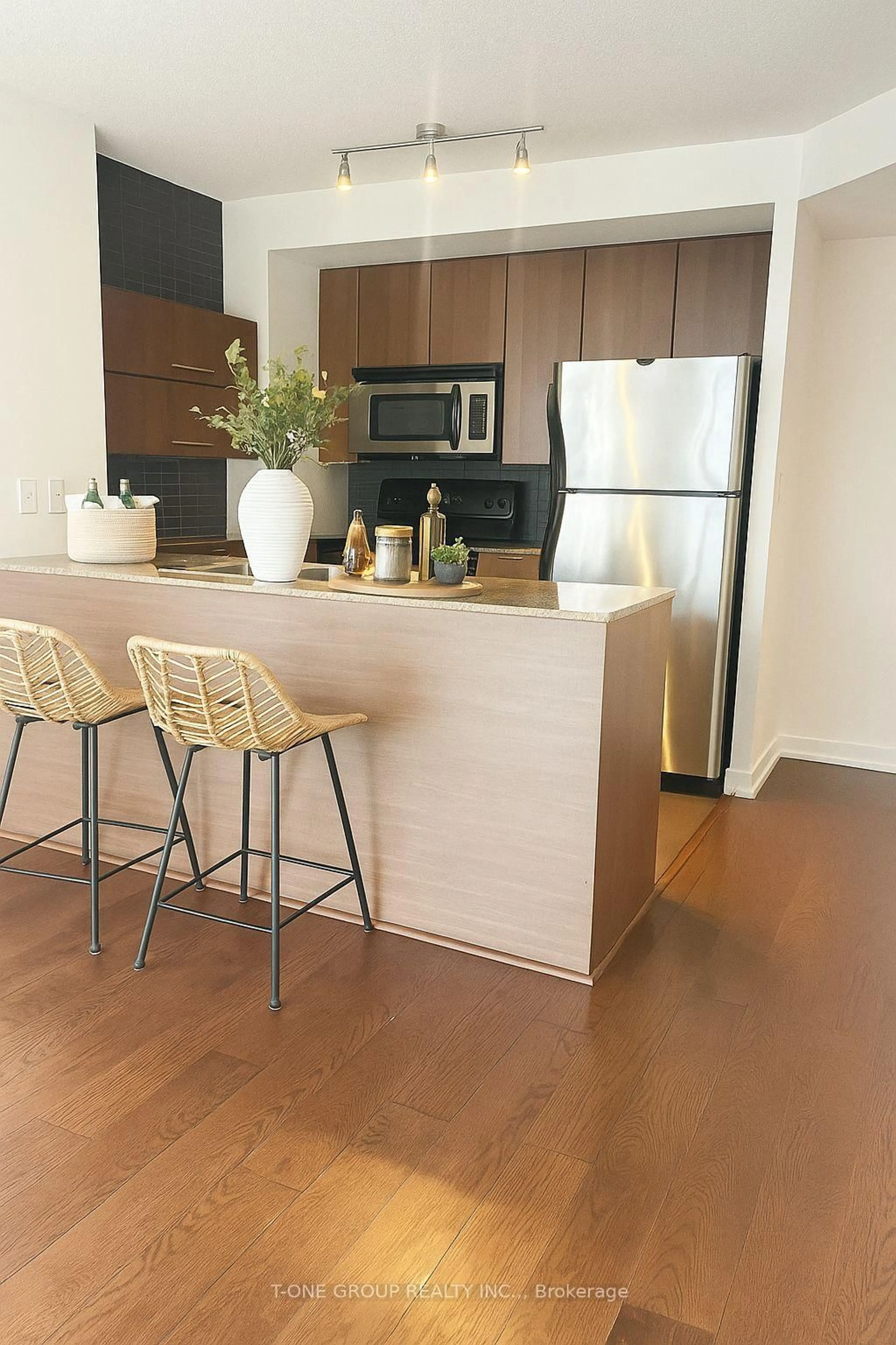 Open concept kitchen, wood/laminate floor for 11 Brunel Crt #510, Toronto Ontario M5V 3Y3