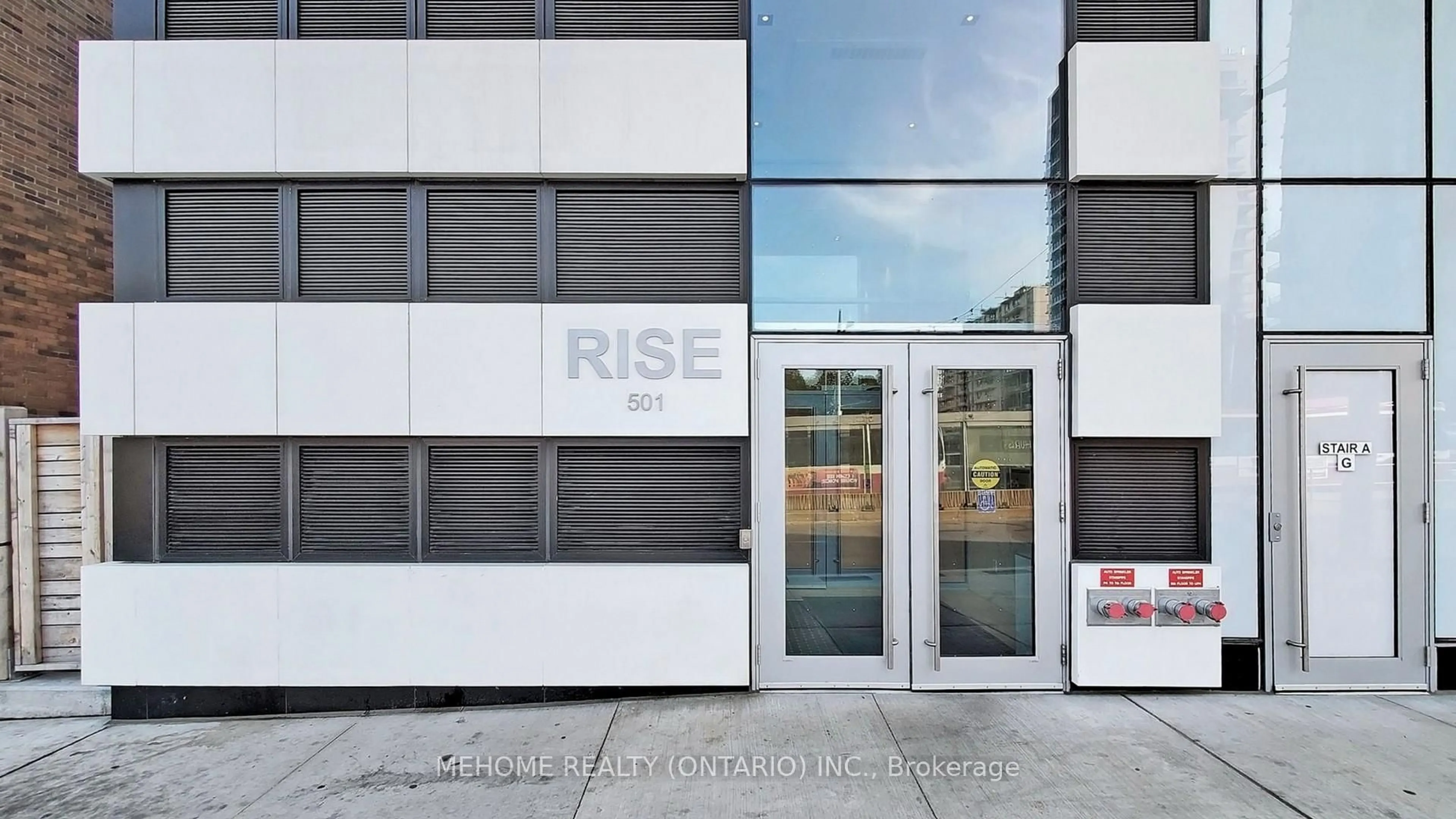 Unknown for 501 St. Clair Ave #204, Toronto Ontario M5P 0A2