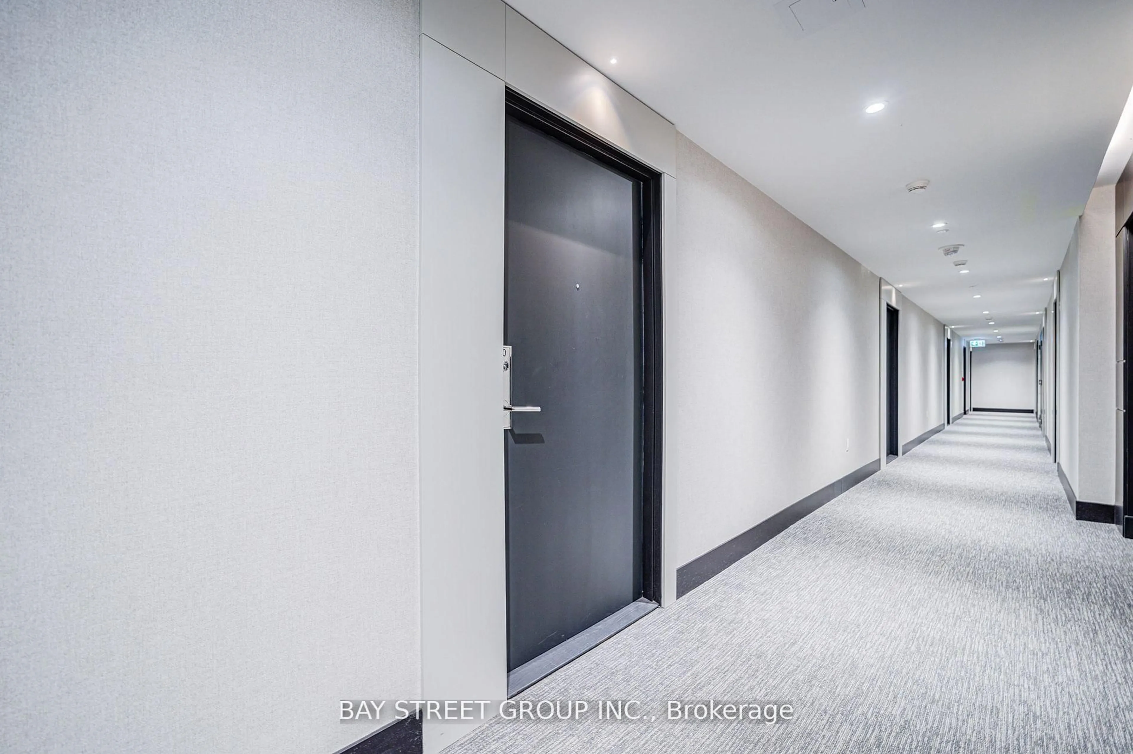 Indoor foyer for 250 Lawrence Ave #320, Toronto Ontario M5M 1B2