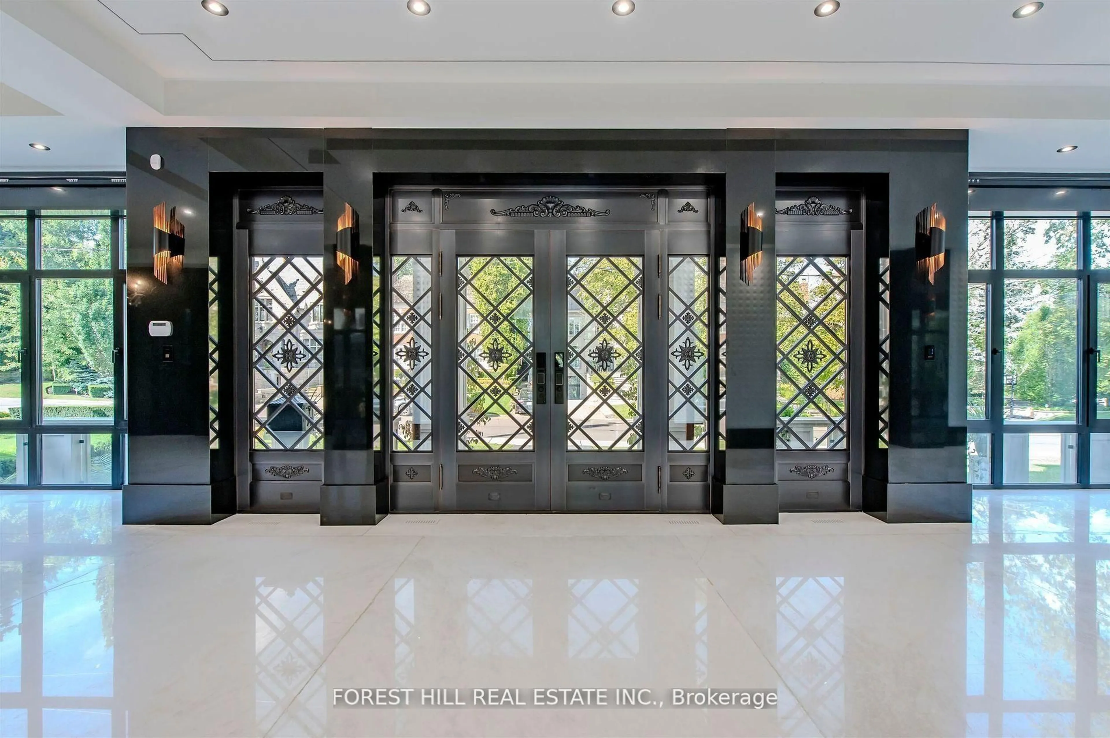 Indoor foyer for 505 Russell Hill Rd, Toronto Ontario M5P 2T1