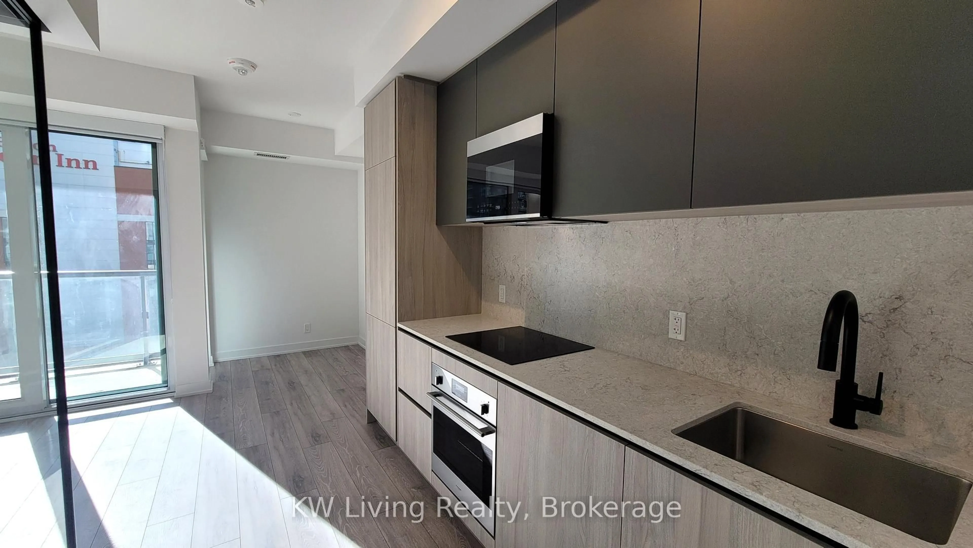 Standard kitchen, wood/laminate floor for 108 Peter St #1211, Toronto Ontario M5V 0W2