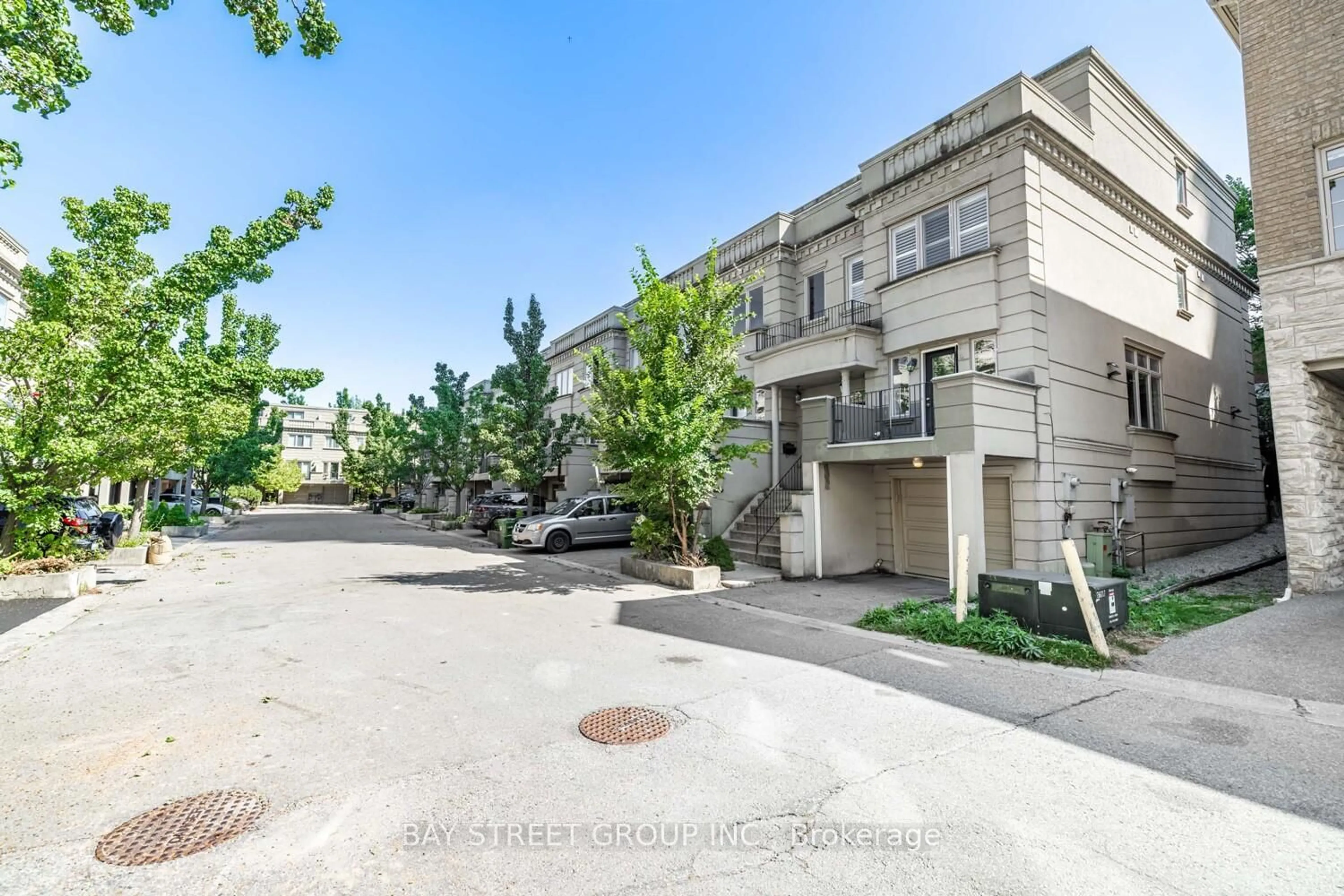 Unknown for 35 William Poole Way, Toronto Ontario M2N 7A6