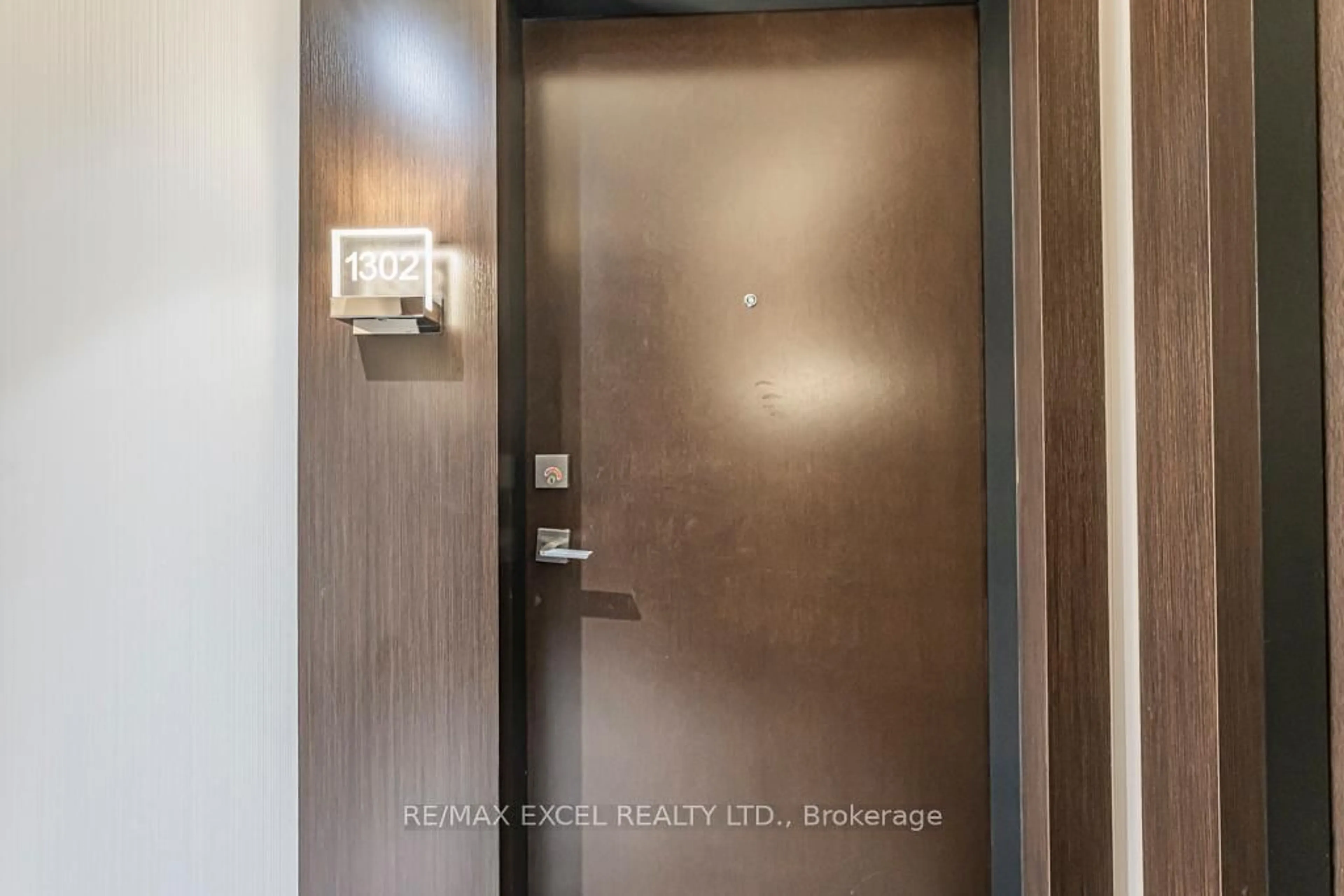 Indoor entryway for 2221 Yonge St #1302, Toronto Ontario M4S 0B8