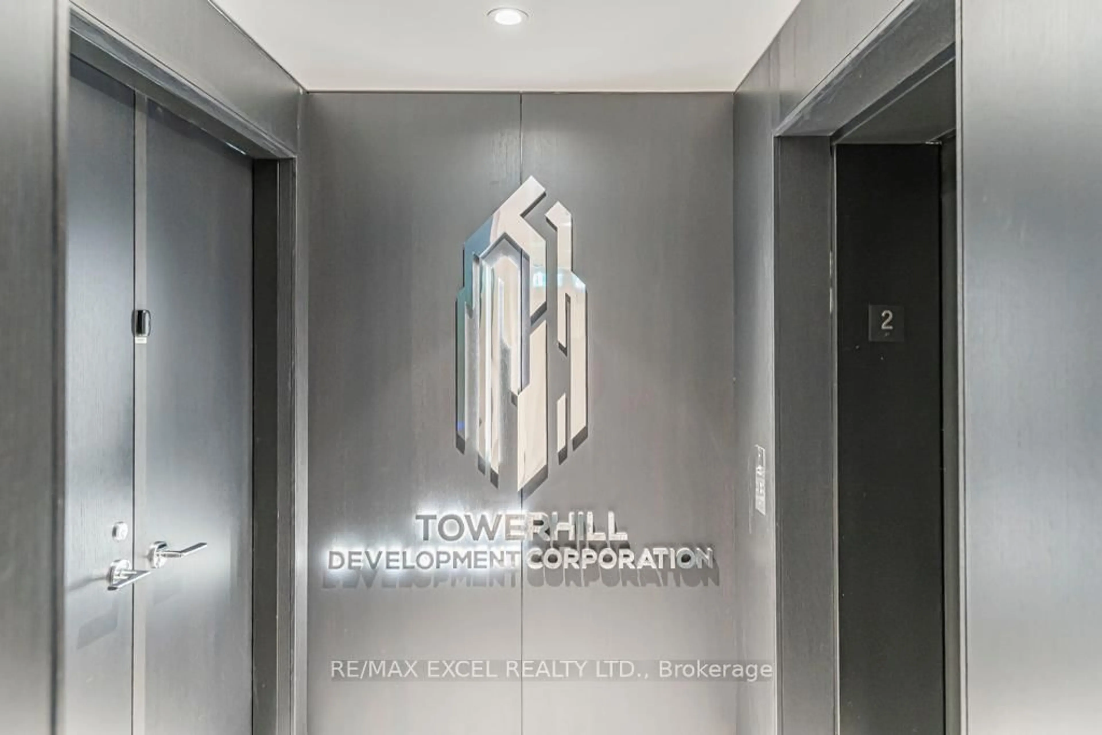 Indoor foyer for 2221 Yonge St #1302, Toronto Ontario M4S 0B8