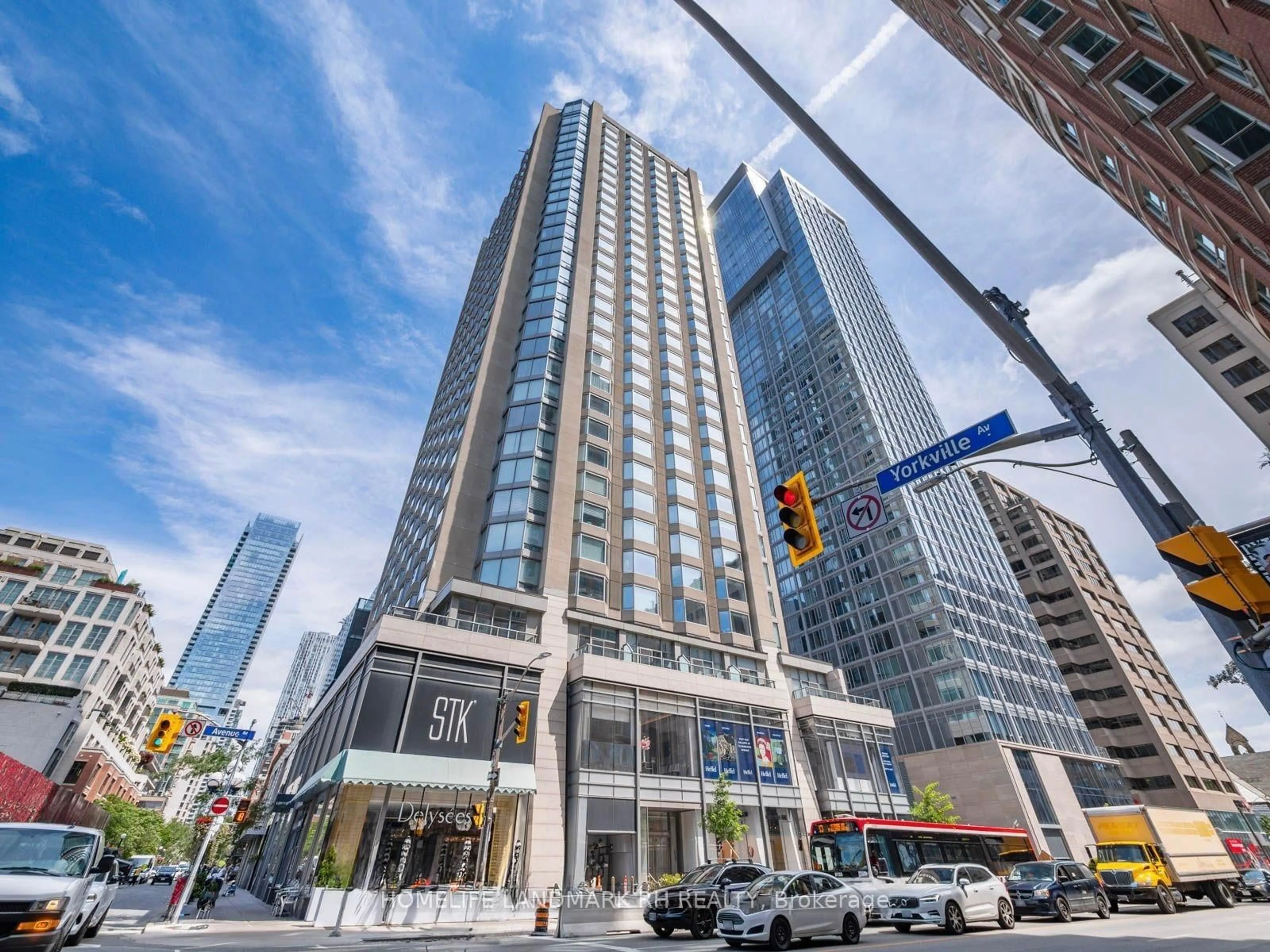 Indoor foyer for 155 Yorkville Ave #2315, Toronto Ontario M5R 0B4