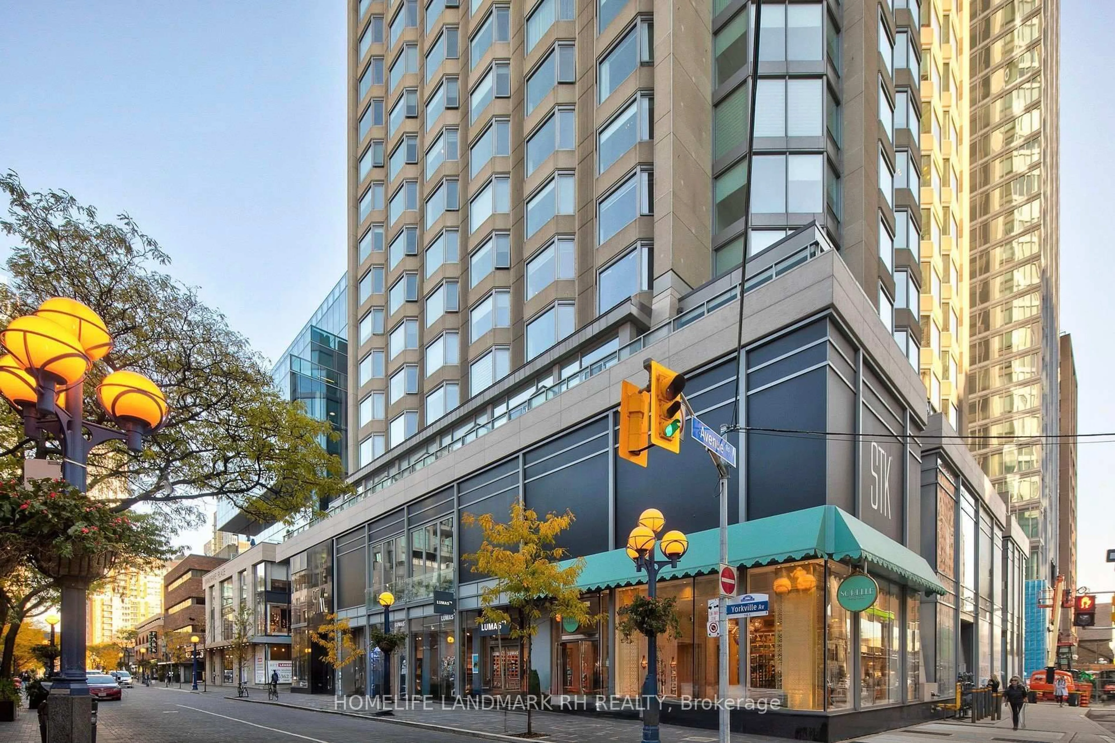 Patio, building for 155 Yorkville Ave #2315, Toronto Ontario M5R 0B4