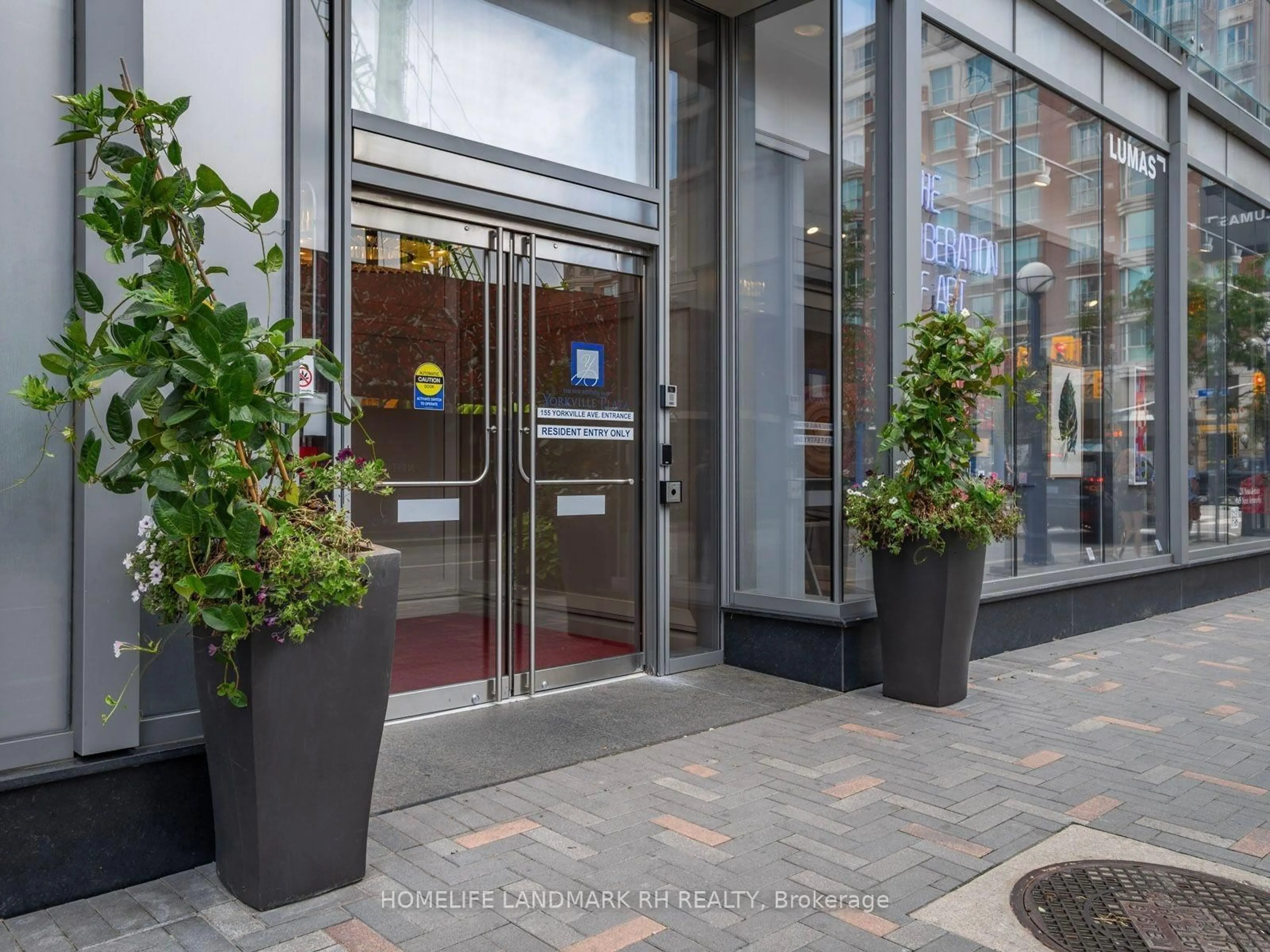 Indoor foyer for 155 Yorkville Ave #2315, Toronto Ontario M5R 0B4