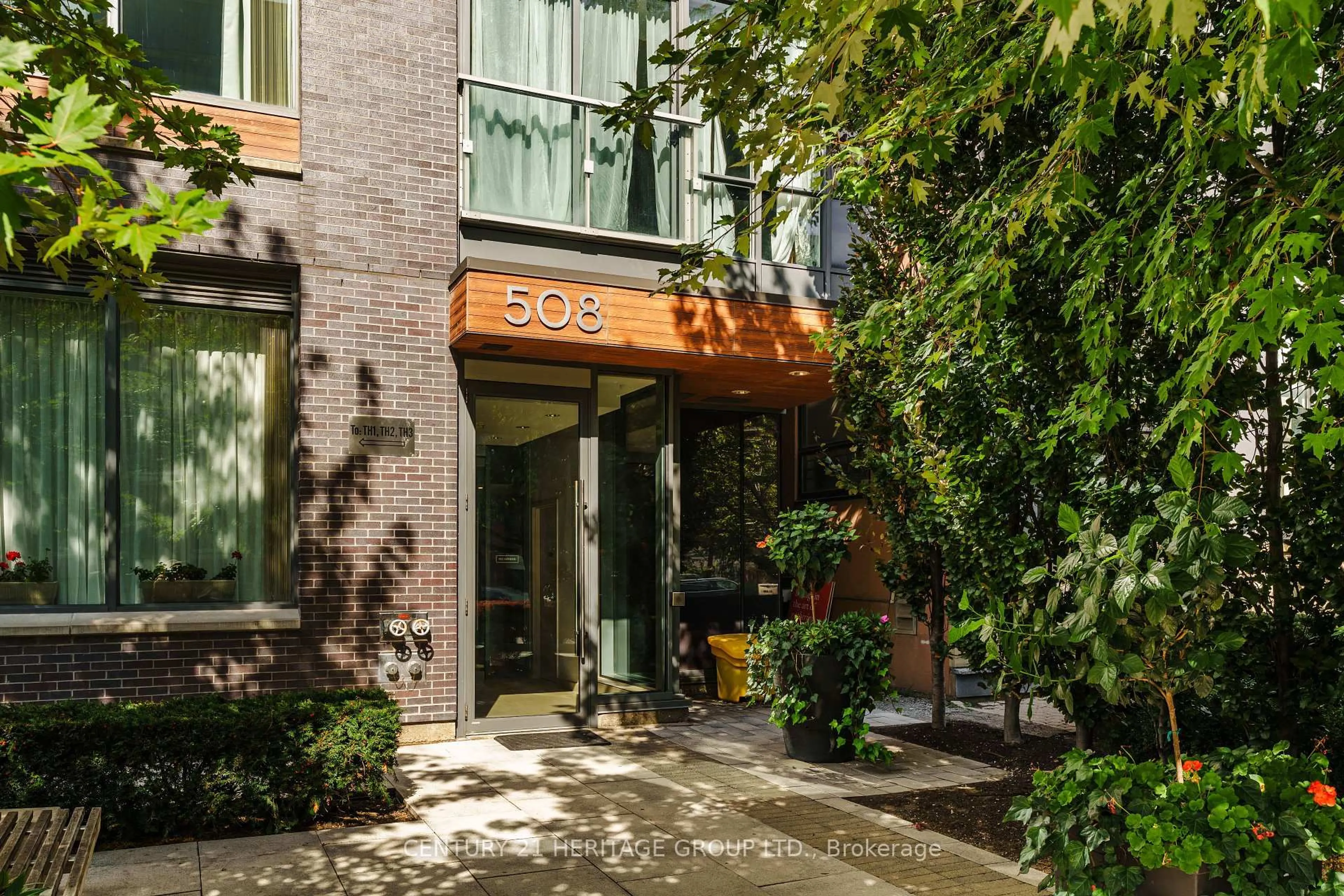 Patio, street for 508 Wellington St #408, Toronto Ontario M5V 0K8