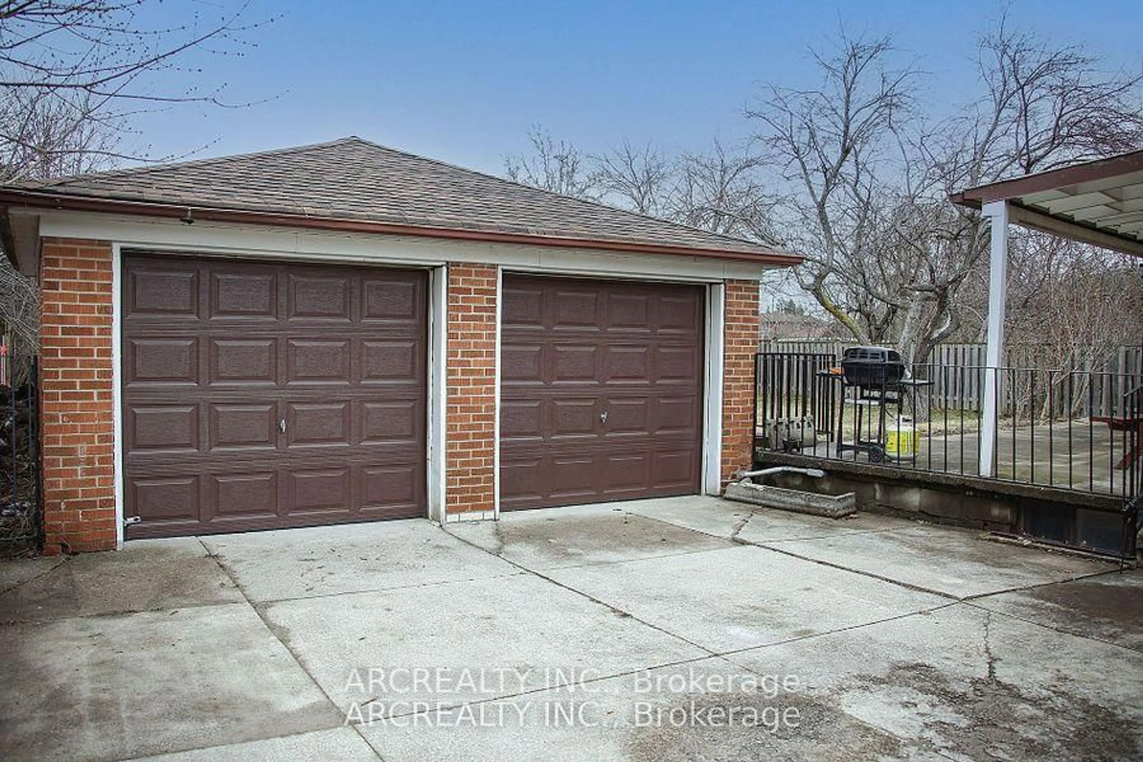 Indoor garage for 16 Faith Ave, Toronto Ontario M3H 1W3