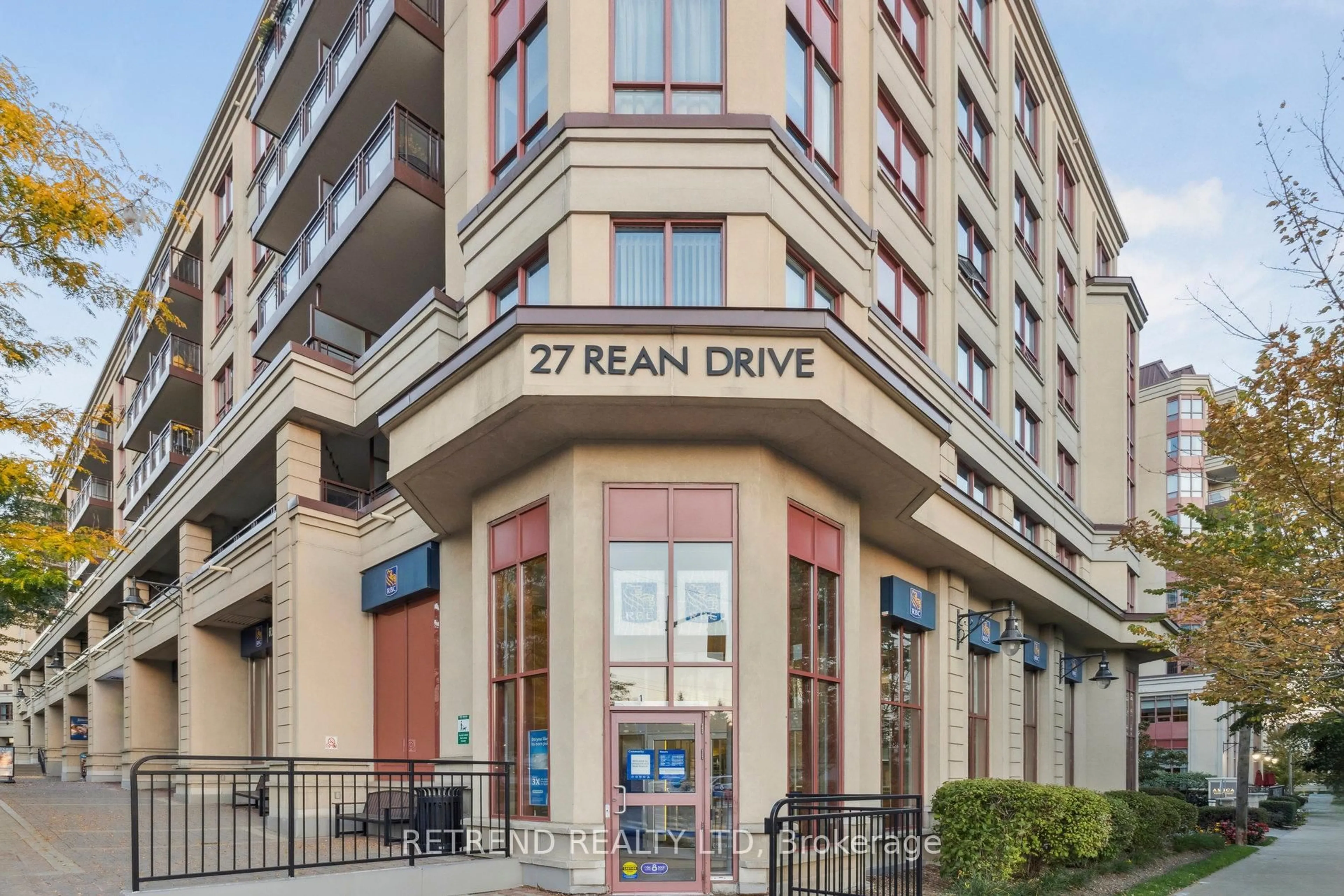 Indoor foyer for 27 Rean Dr #712, Toronto Ontario M2K 0A6