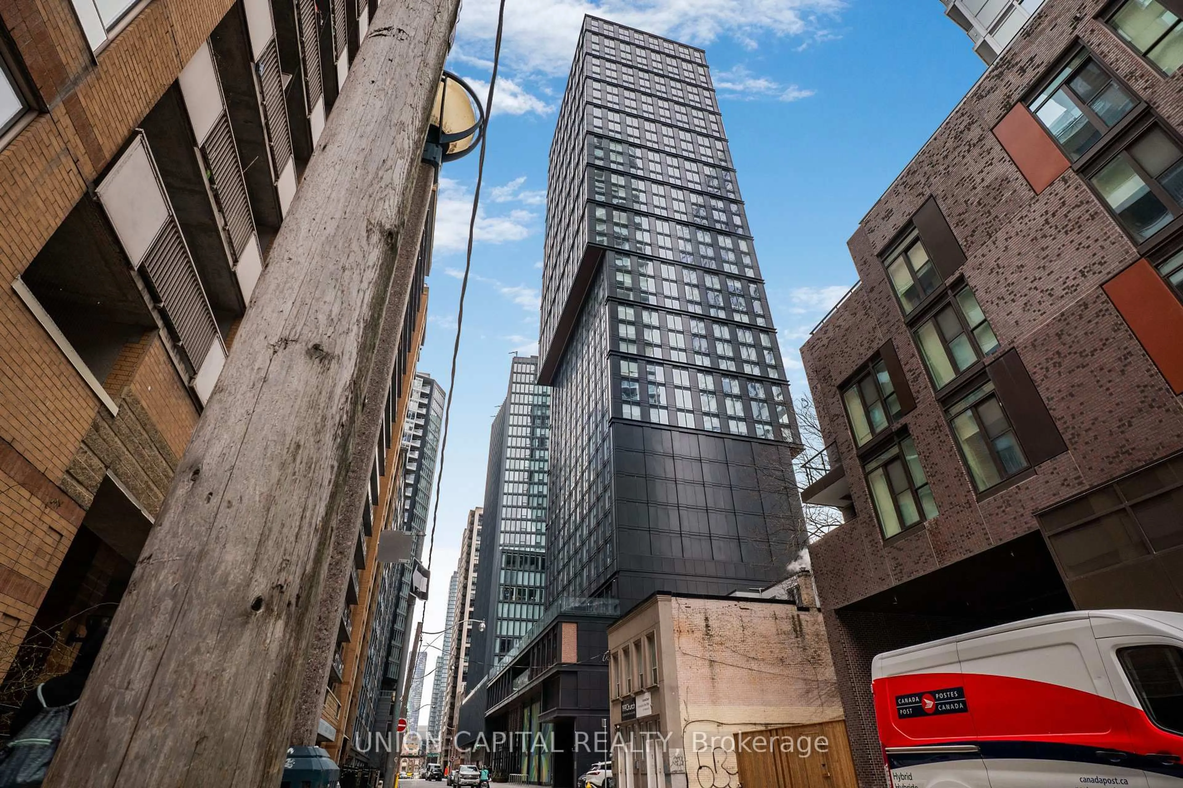 Indoor foyer for 82 DALHOUSIE St #3517, Toronto Ontario M5B 0C5
