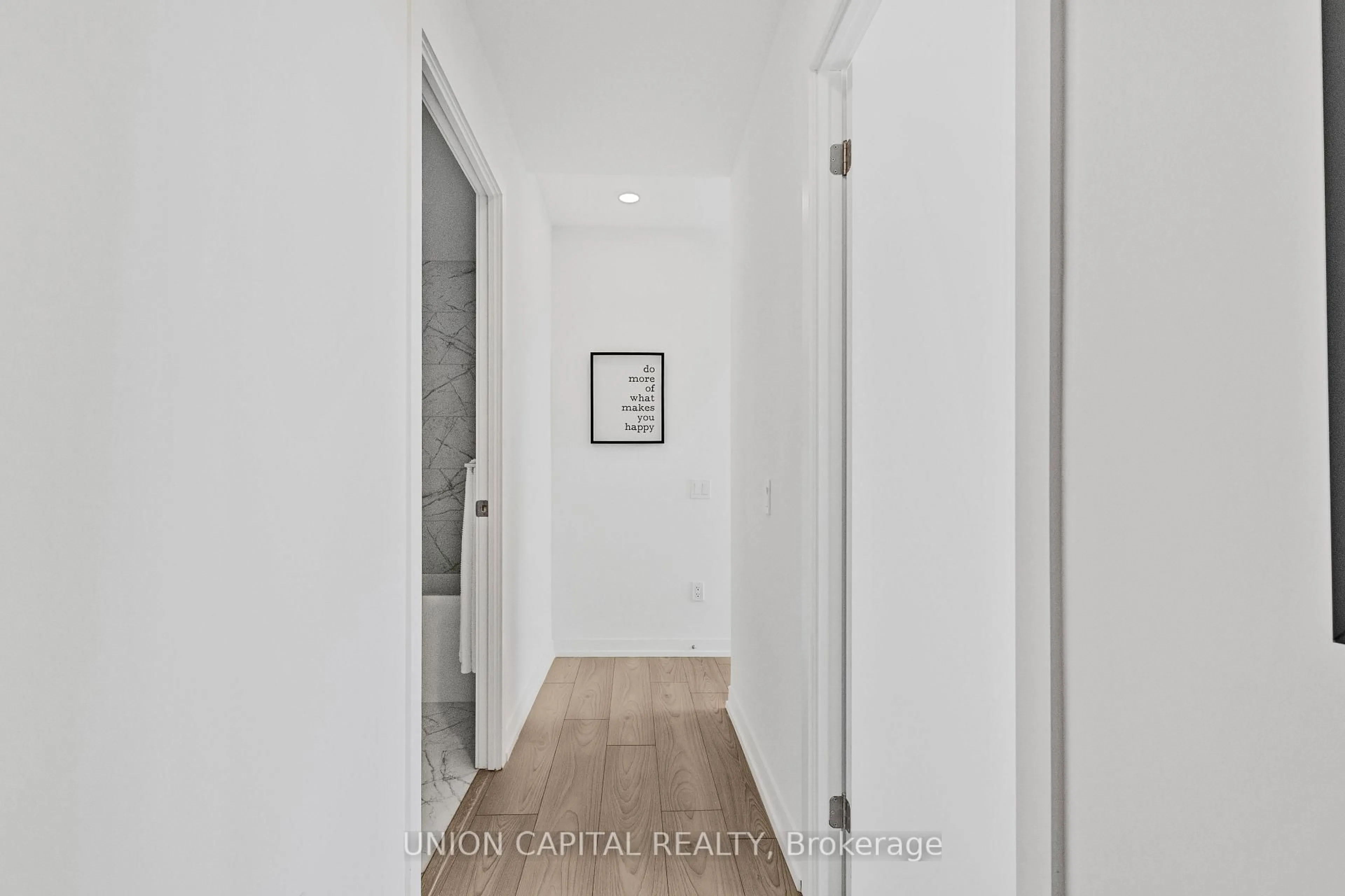 Indoor entryway for 82 DALHOUSIE St #3517, Toronto Ontario M5B 0C5
