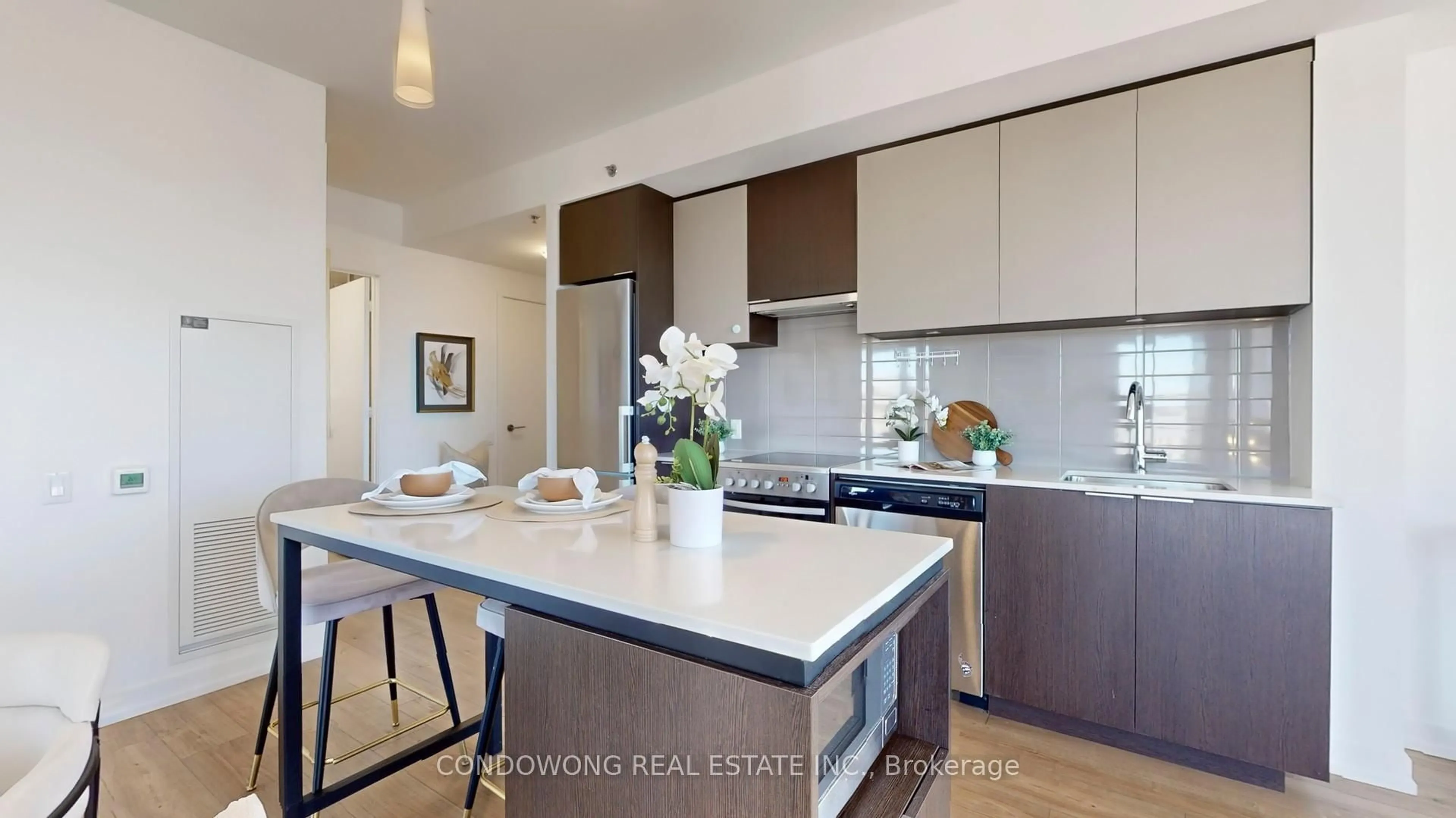 Unknown for 203 College St #1704, Toronto Ontario M5T 0C8