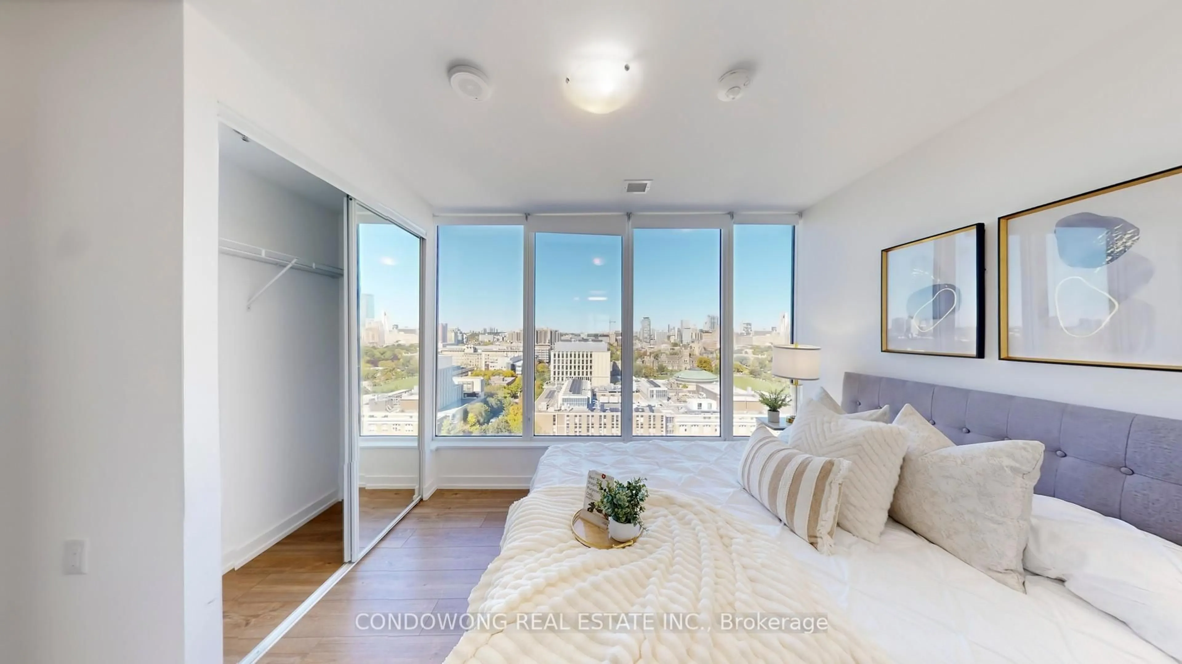 Bedroom with bed, unknown for 203 College St #1704, Toronto Ontario M5T 0C8