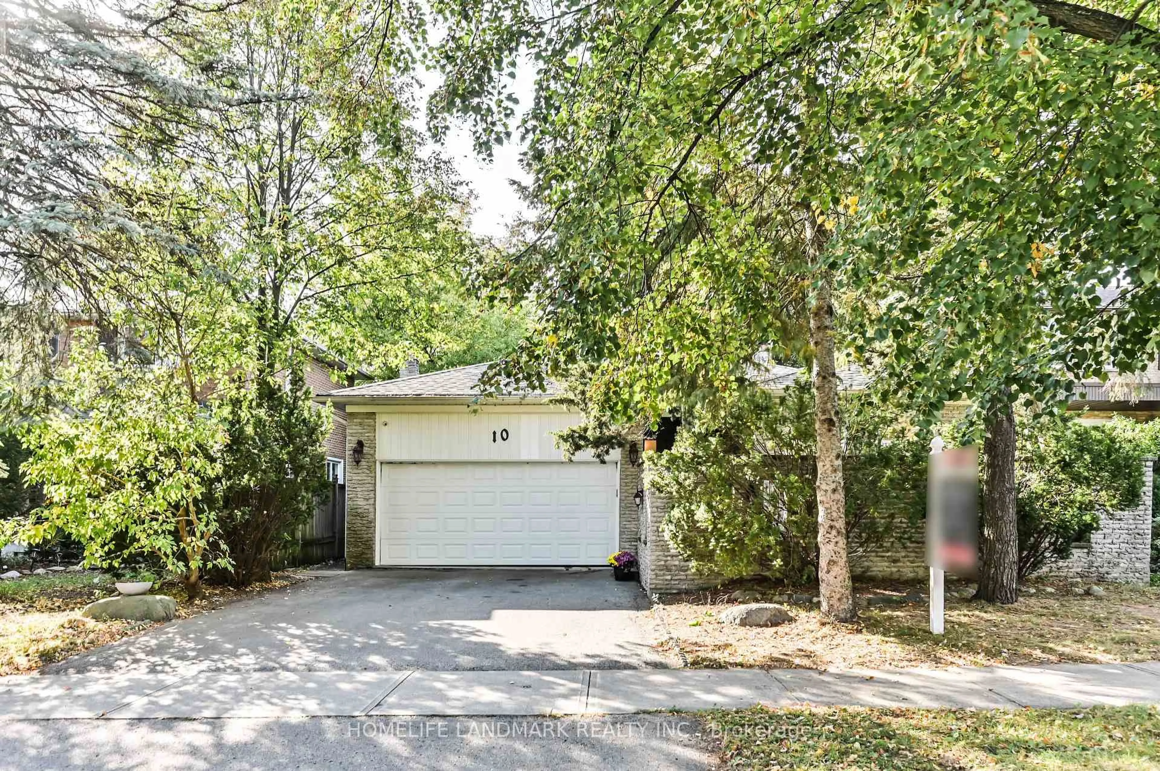 Home with vinyl exterior material, street for 10 Loganberry Cres, Toronto Ontario M2H 3H1