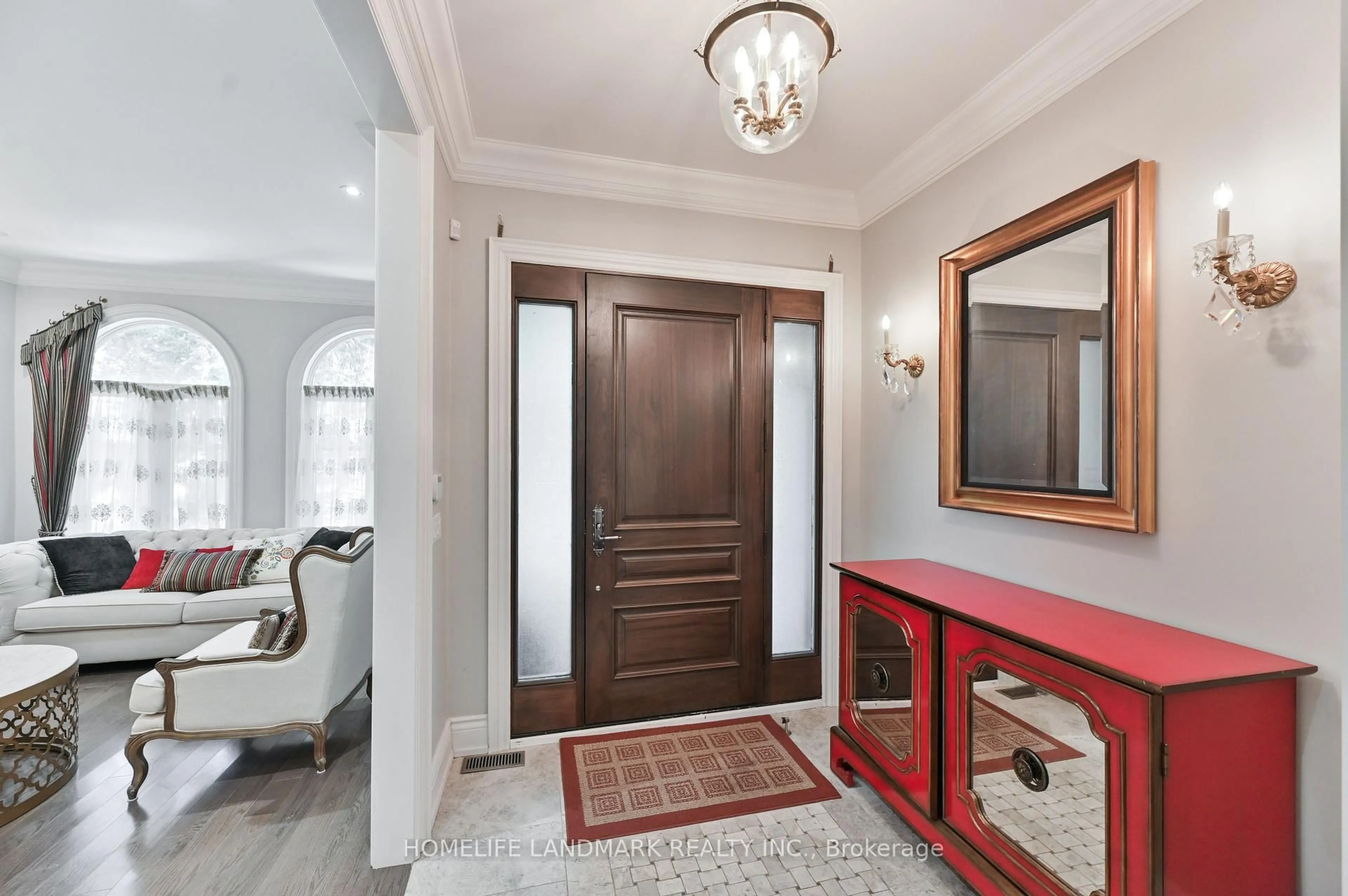 Indoor entryway for 10 Loganberry Cres, Toronto Ontario M2H 3H1