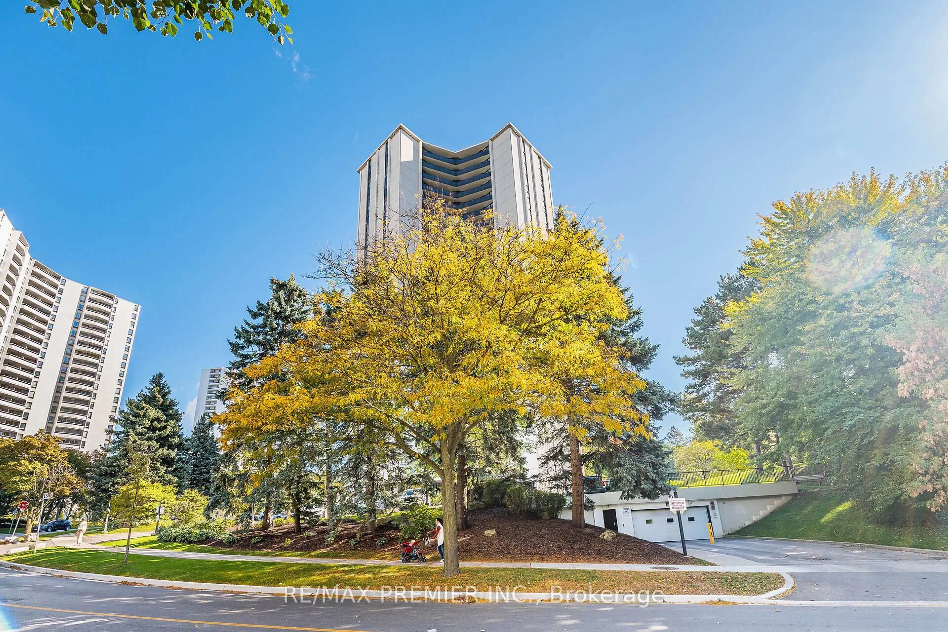 A pic from outside/outdoor area/front of a property/back of a property/a pic from drone, unknown for 75 Graydon Hall Dr #2308, Toronto Ontario M3A 3M5