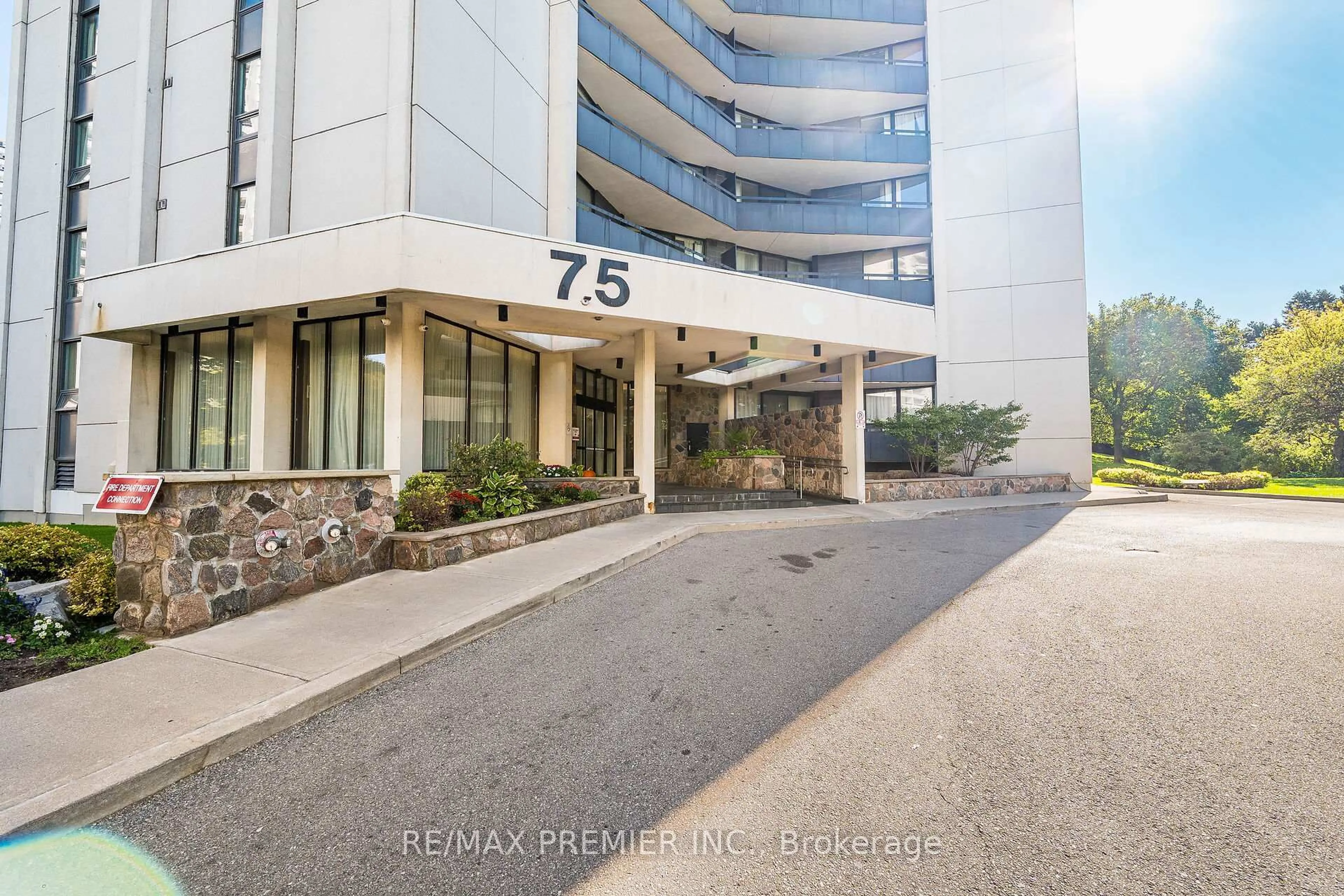 Indoor foyer for 75 Graydon Hall Dr #2308, Toronto Ontario M3A 3M5