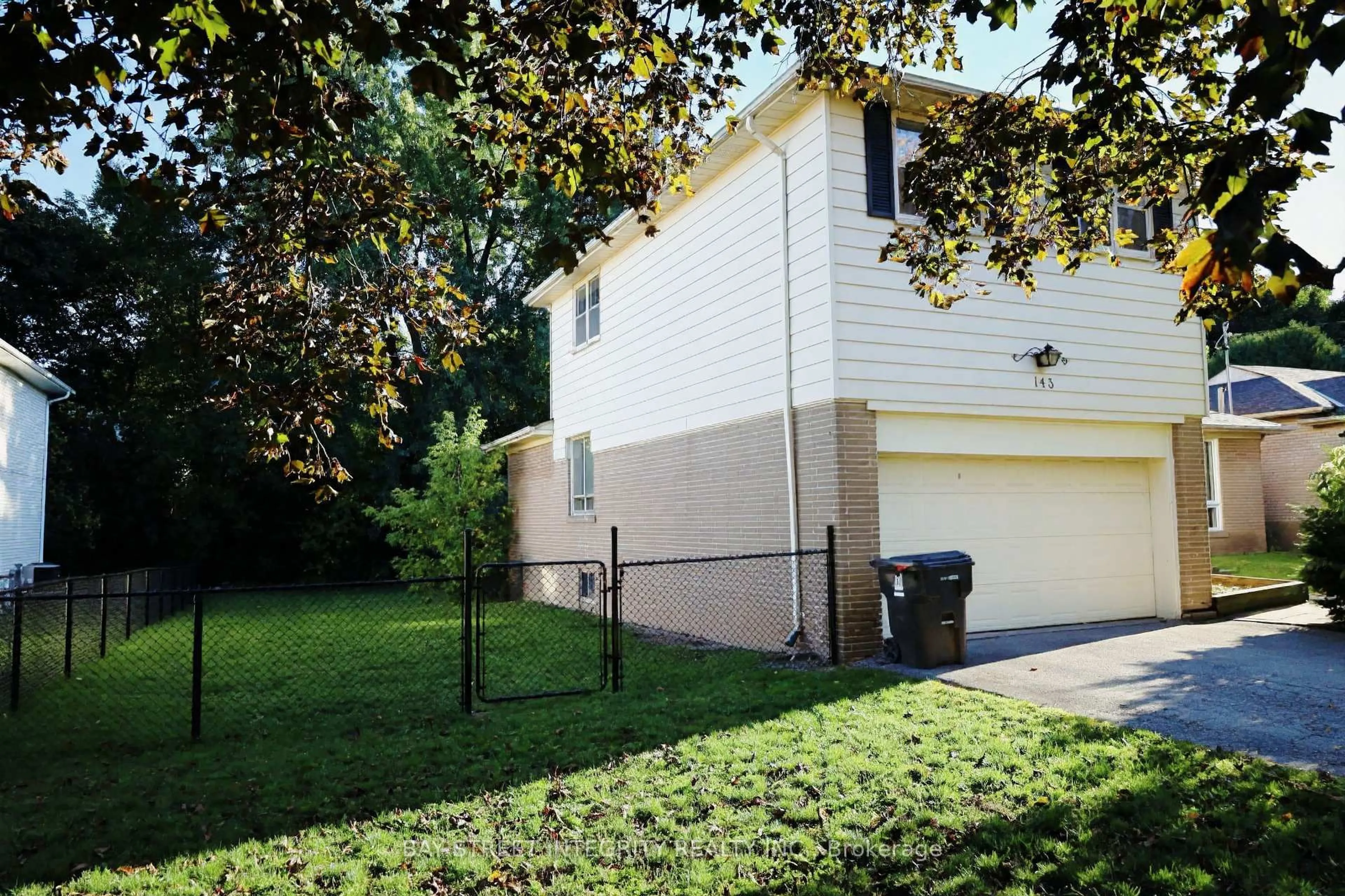 Home with vinyl exterior material, street for 143 Munro Blvd, Toronto Ontario M2P 1C9