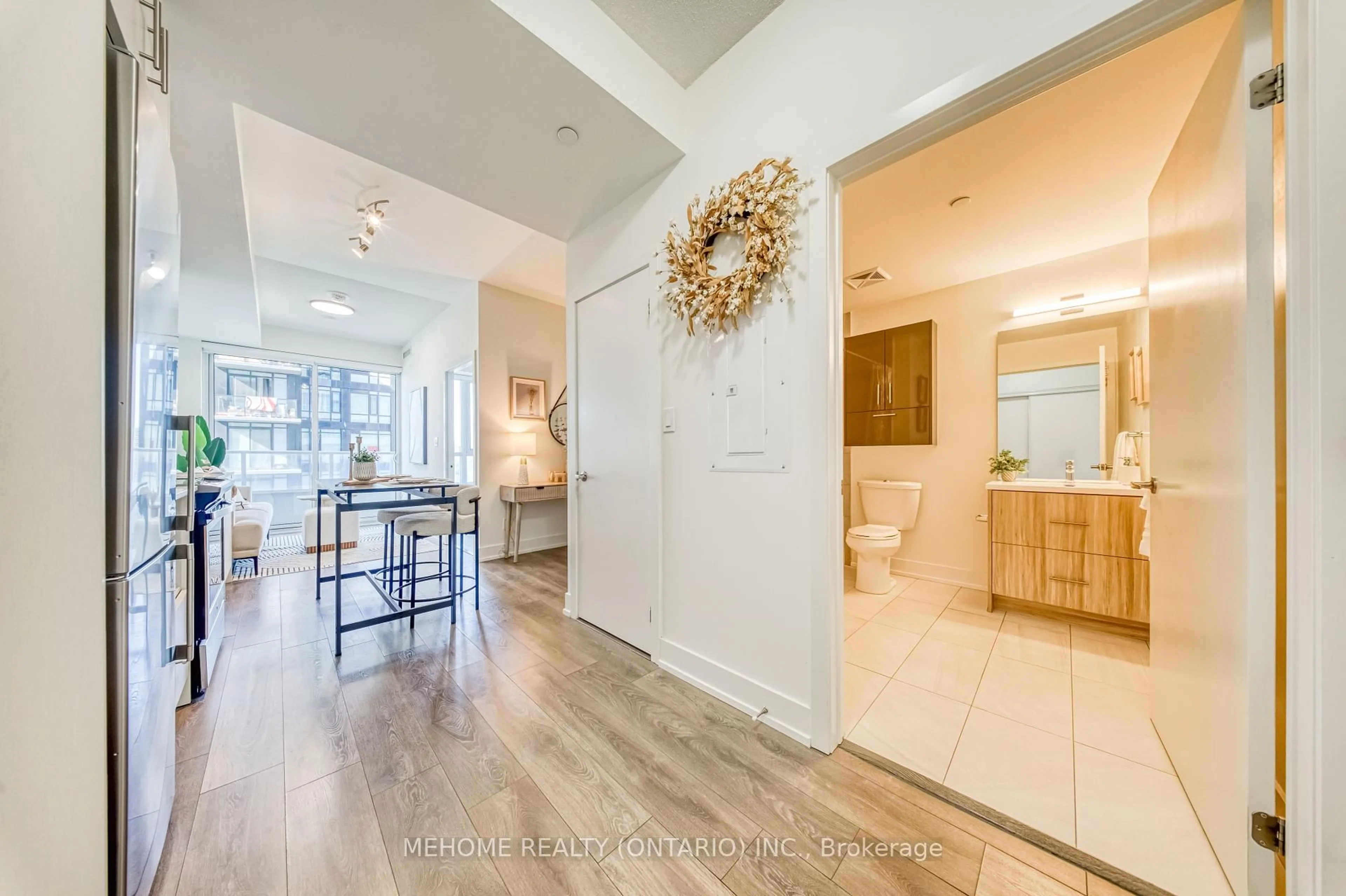 Indoor entryway for 180 Fairview Mall Dr #905, Toronto Ontario M2J 4T1