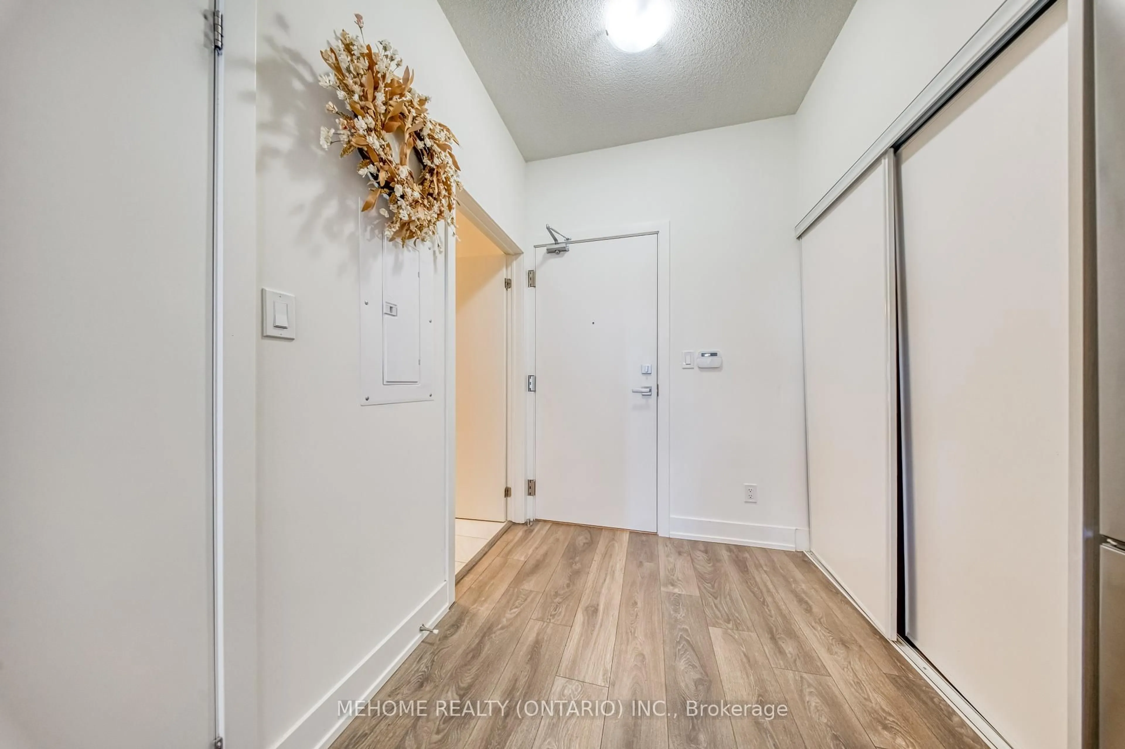 Indoor entryway for 180 Fairview Mall Dr #905, Toronto Ontario M2J 4T1