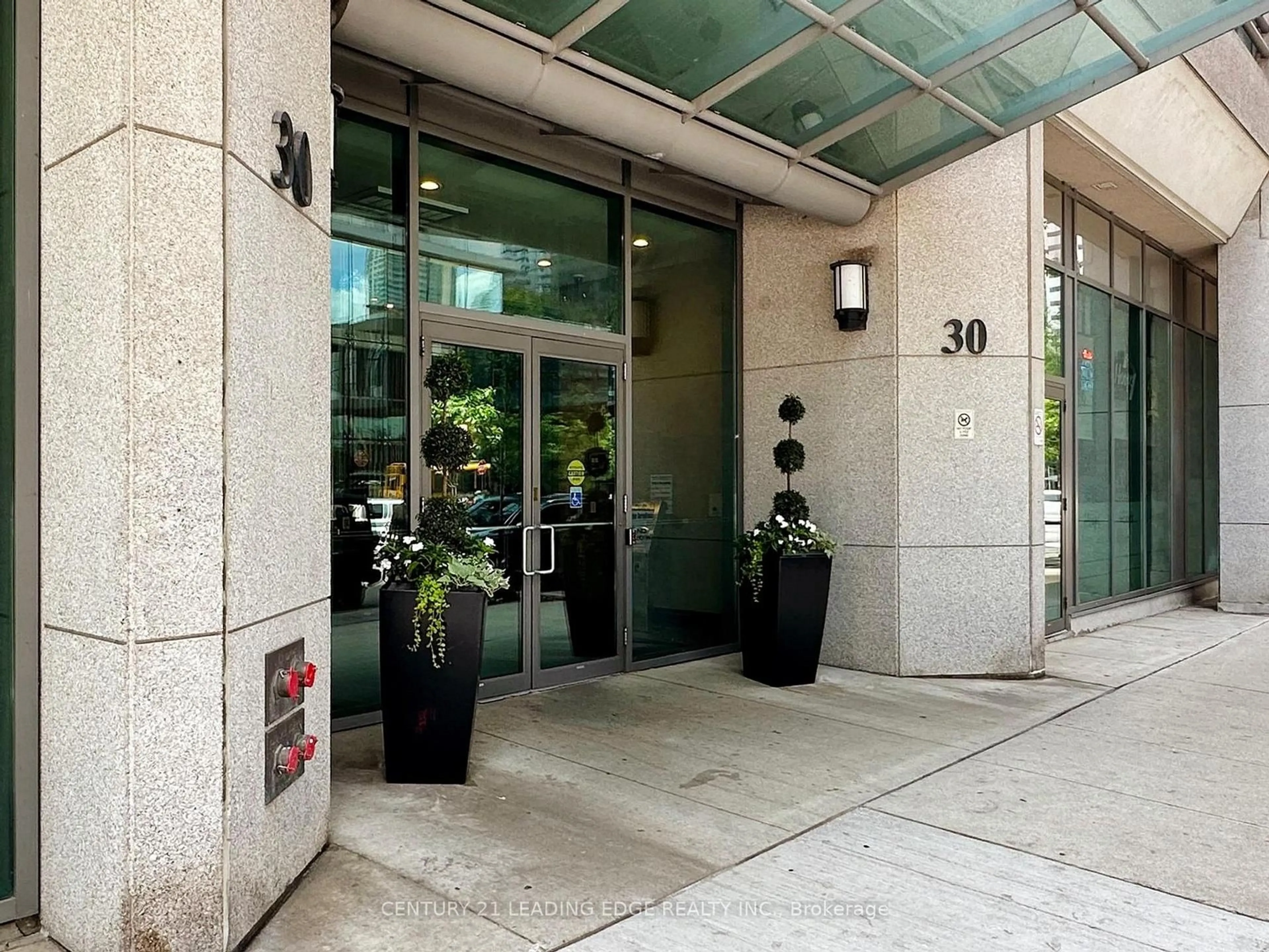 Indoor foyer for 30 Grand Trunk Cres #3503, Toronto Ontario M5J 3A4