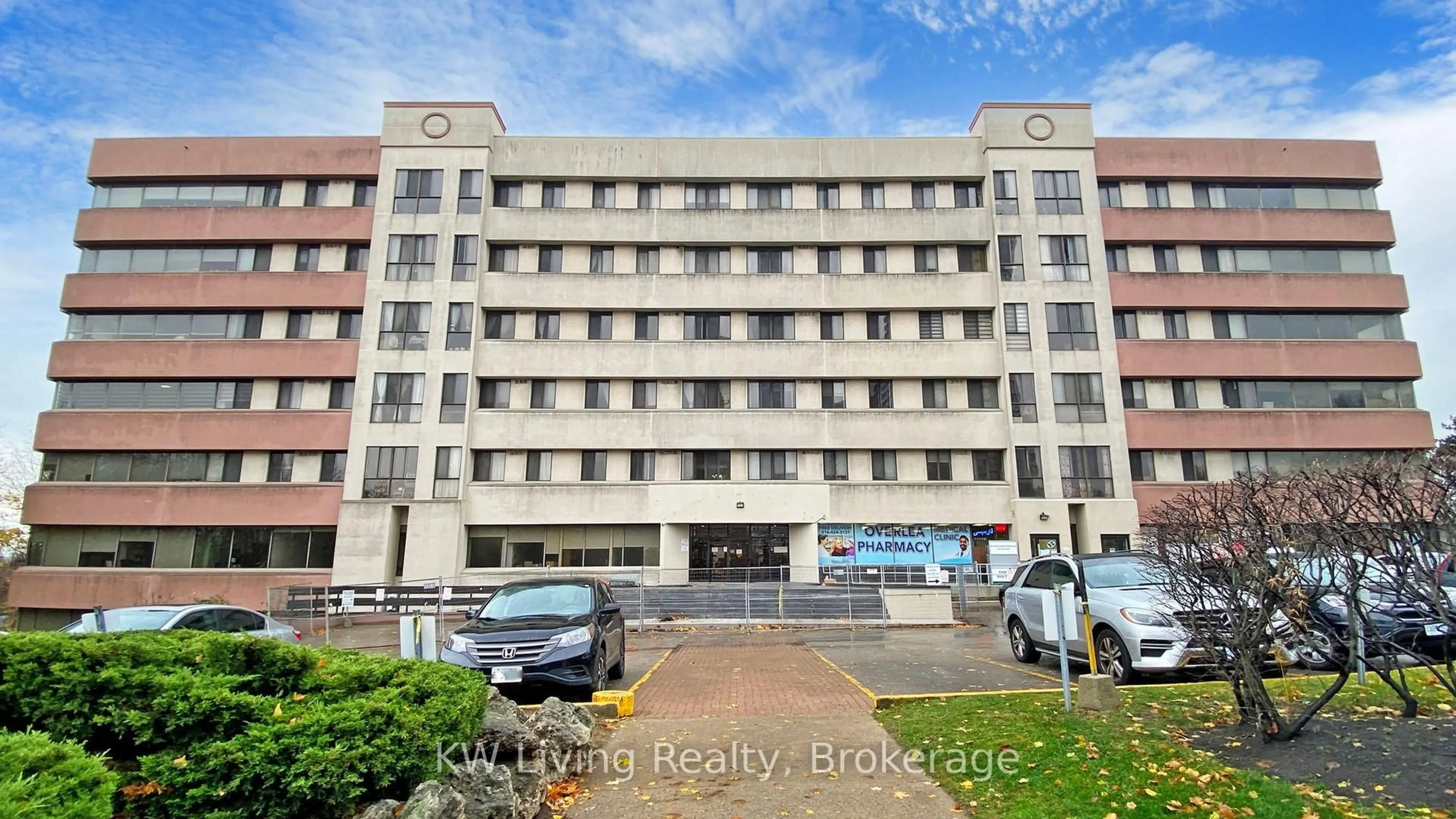 Indoor foyer for 10 Gateway Blvd #306, Toronto Ontario M3C 3A1