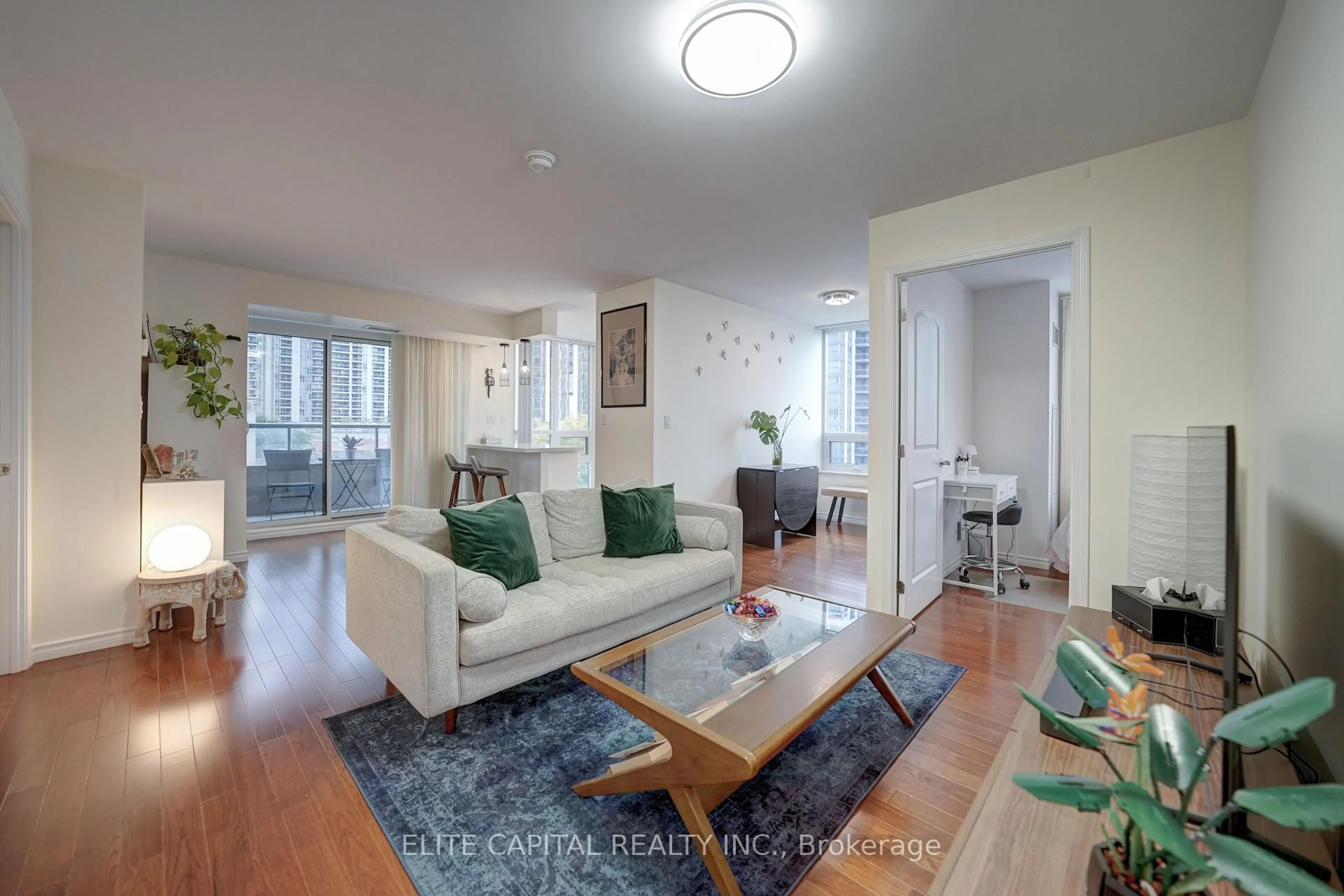 Living room with furniture, wood/laminate floor for 35 Hollywood Ave #619, Toronto Ontario M2N 0A9