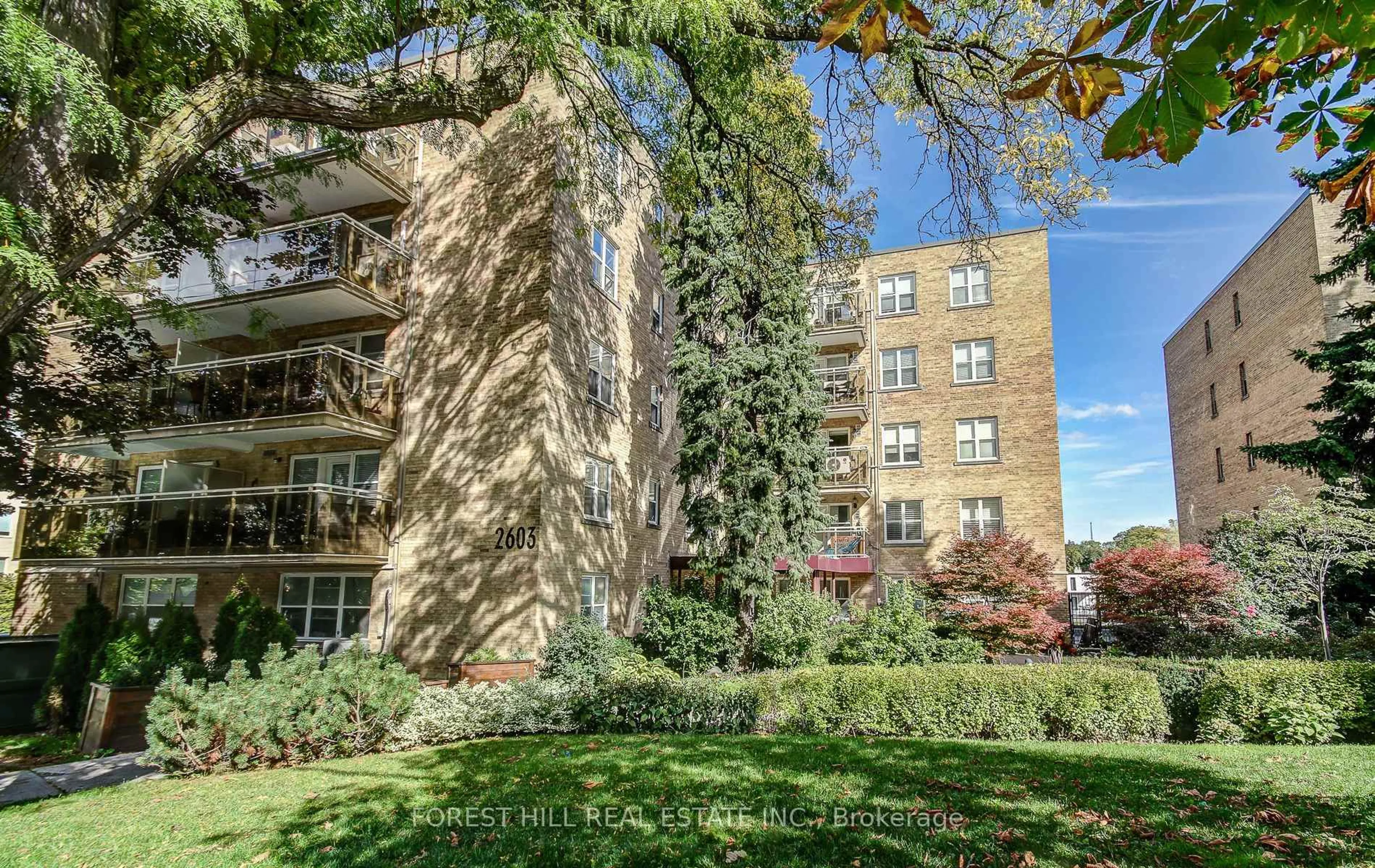 Patio, building for 2603 Bathurst St #508, Toronto Ontario M6B 2Z6