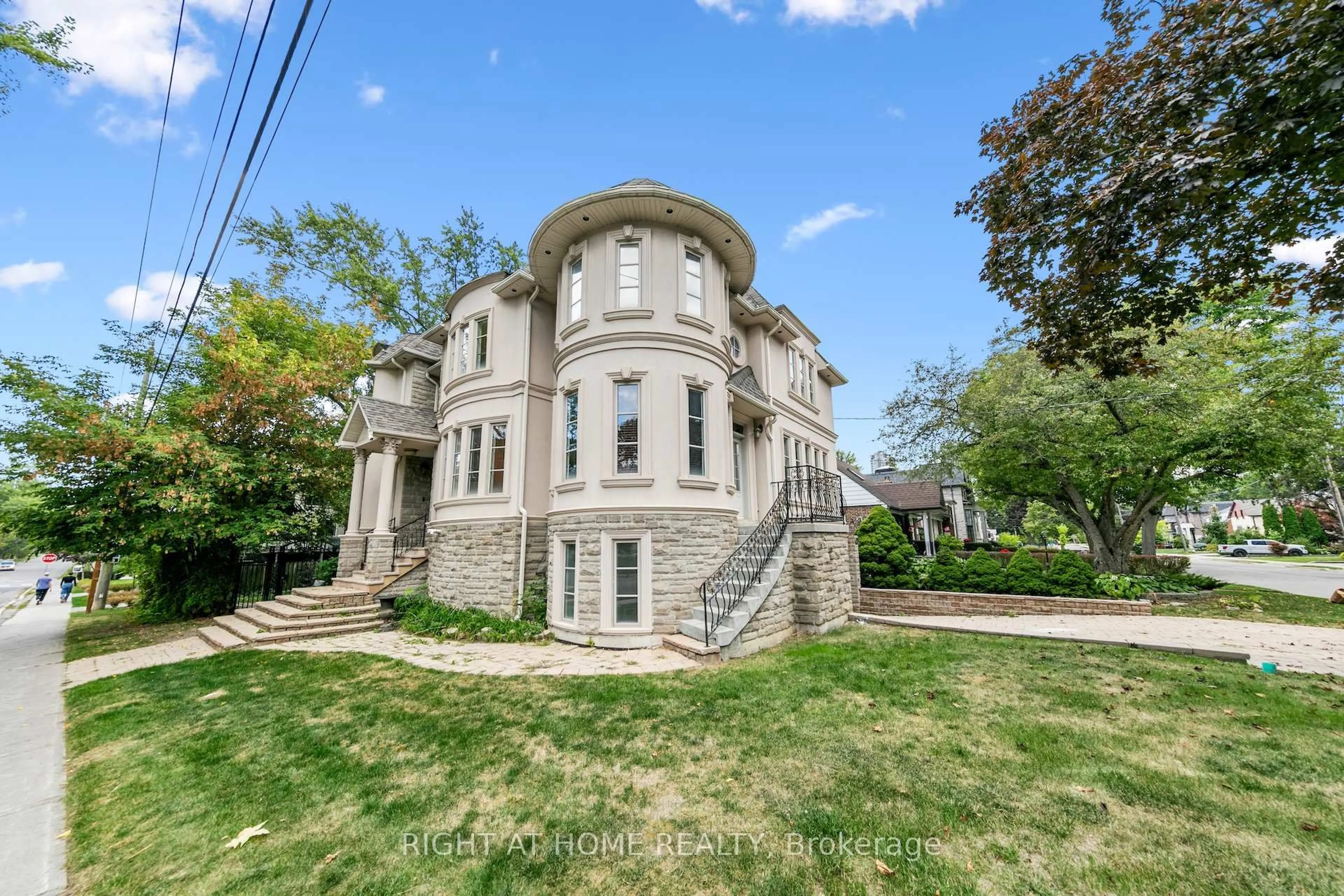 Home with brick exterior material, street for 125 Kingsdale Ave, Toronto Ontario M2N 3W5