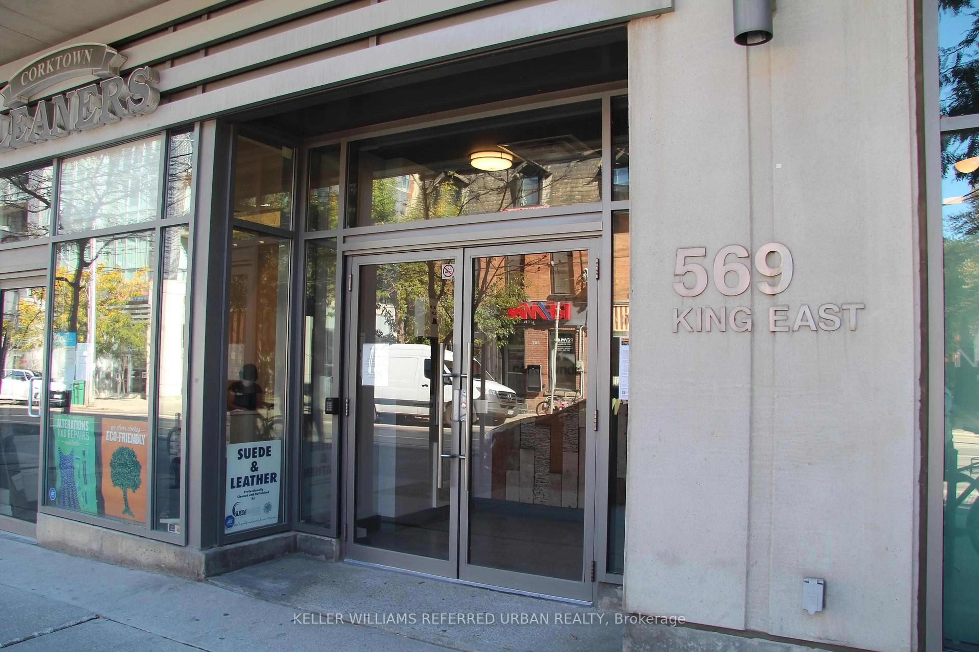 Unknown for 569 King St #204, Toronto Ontario M5A 1M5