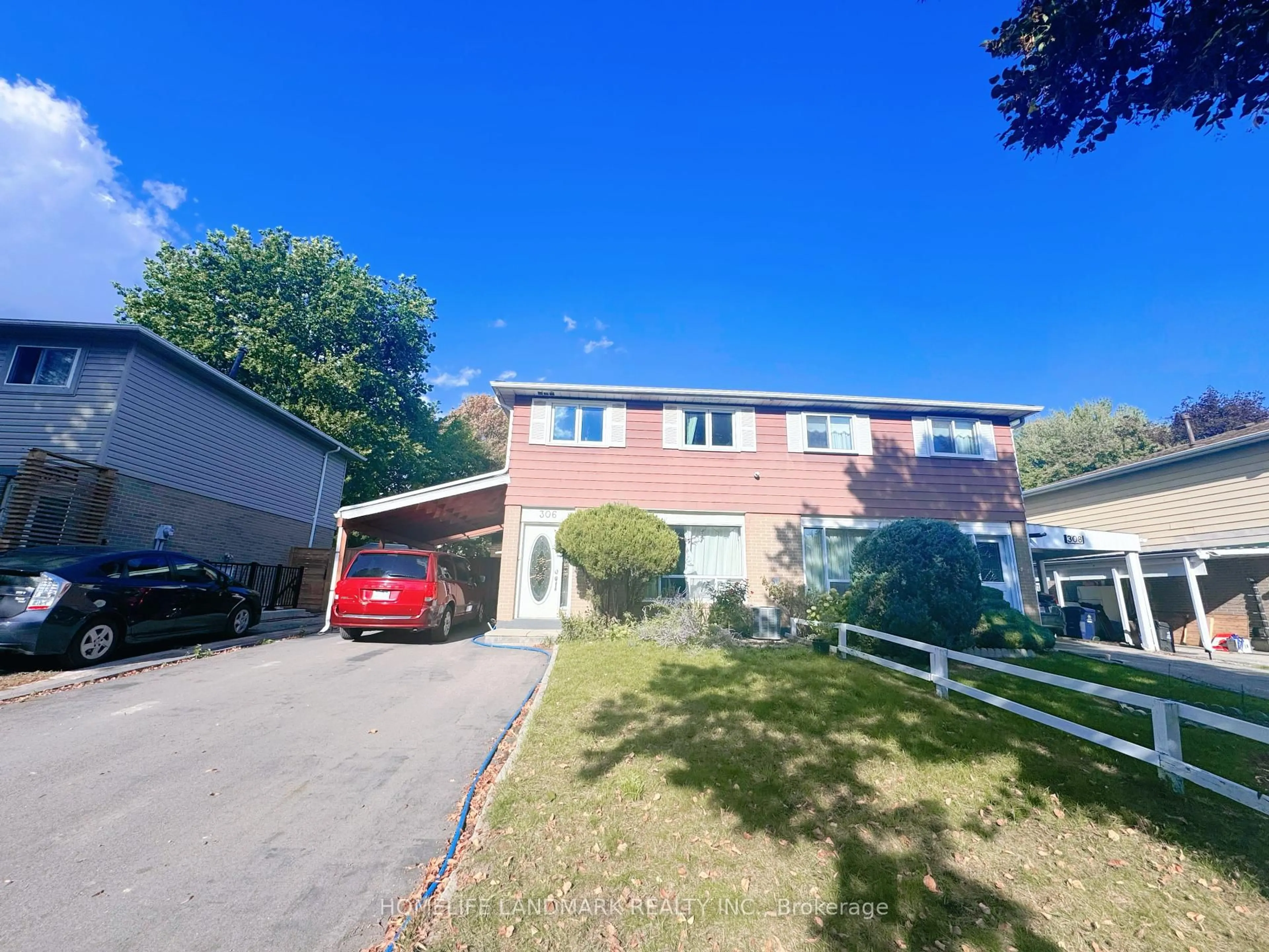 A pic from outside/outdoor area/front of a property/back of a property/a pic from drone, unknown for 306 Hollyberry Tr, Toronto Ontario M2H 2P4