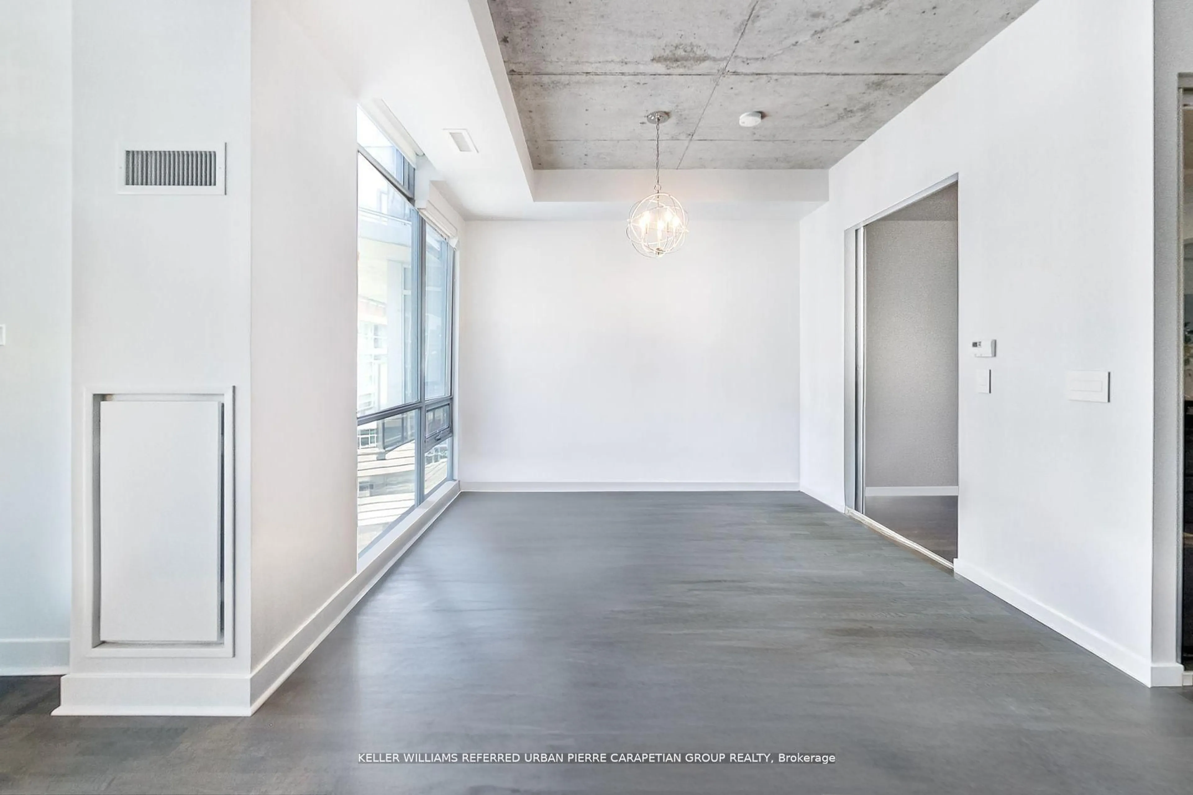 Indoor foyer for 399 Adelaide St #520, Toronto Ontario M5V 1S4