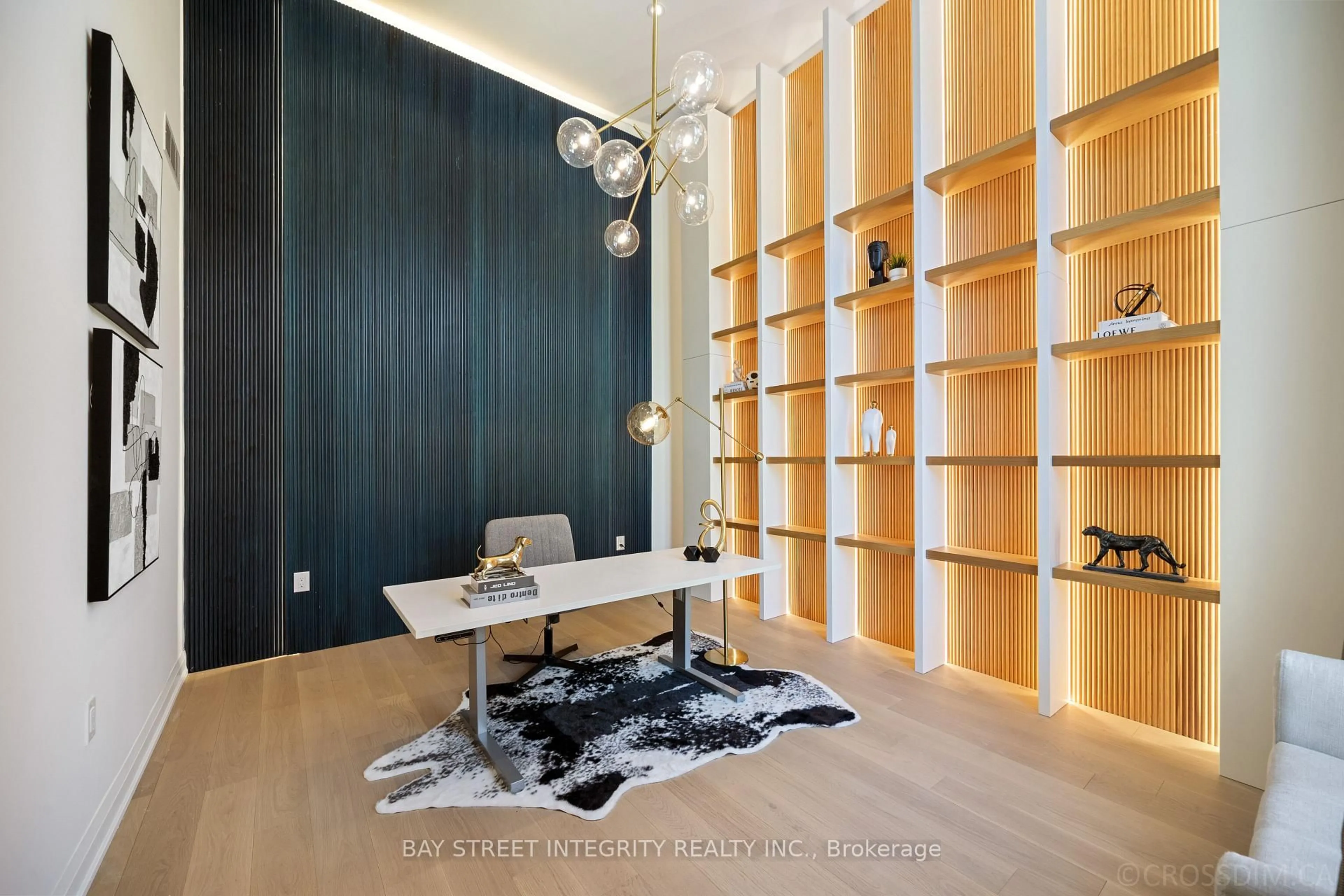 Indoor foyer for 207 Ellerslie Ave, Toronto Ontario M2N 1Y3