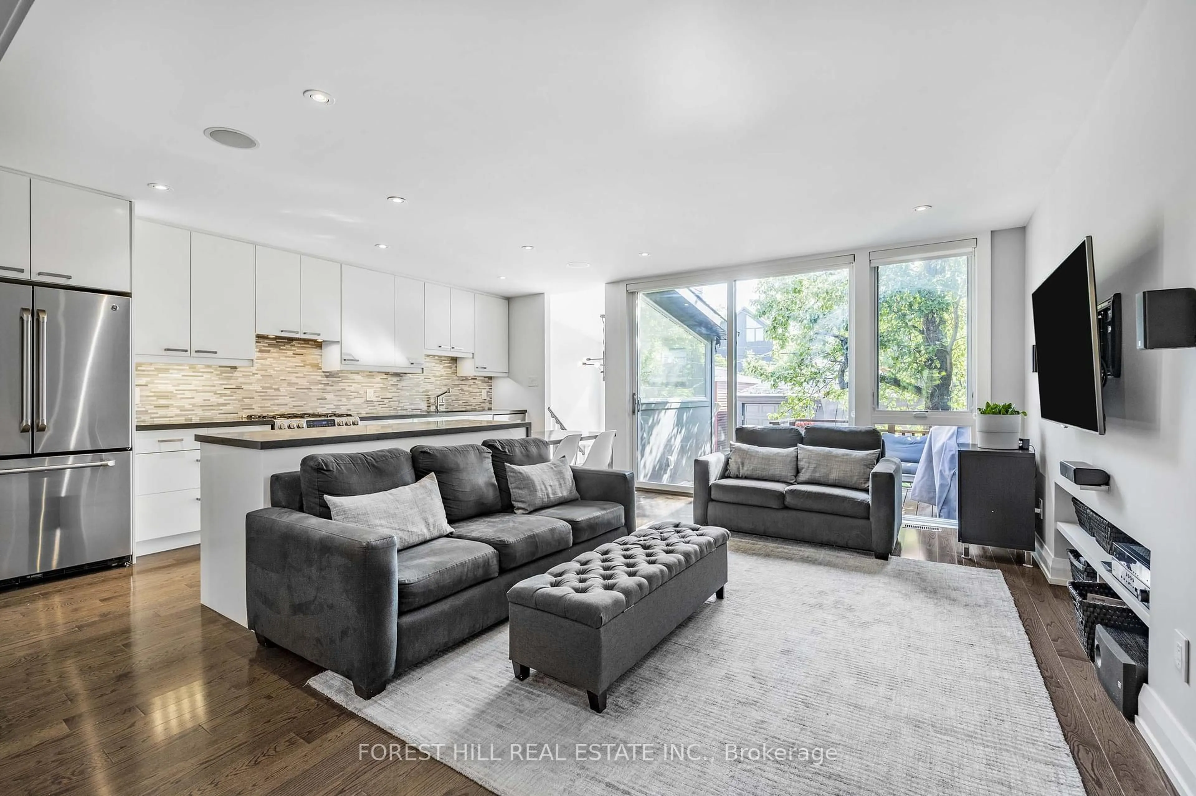 Living room with furniture, unknown for 183 Wychwood Ave, Toronto Ontario M6C 2T4