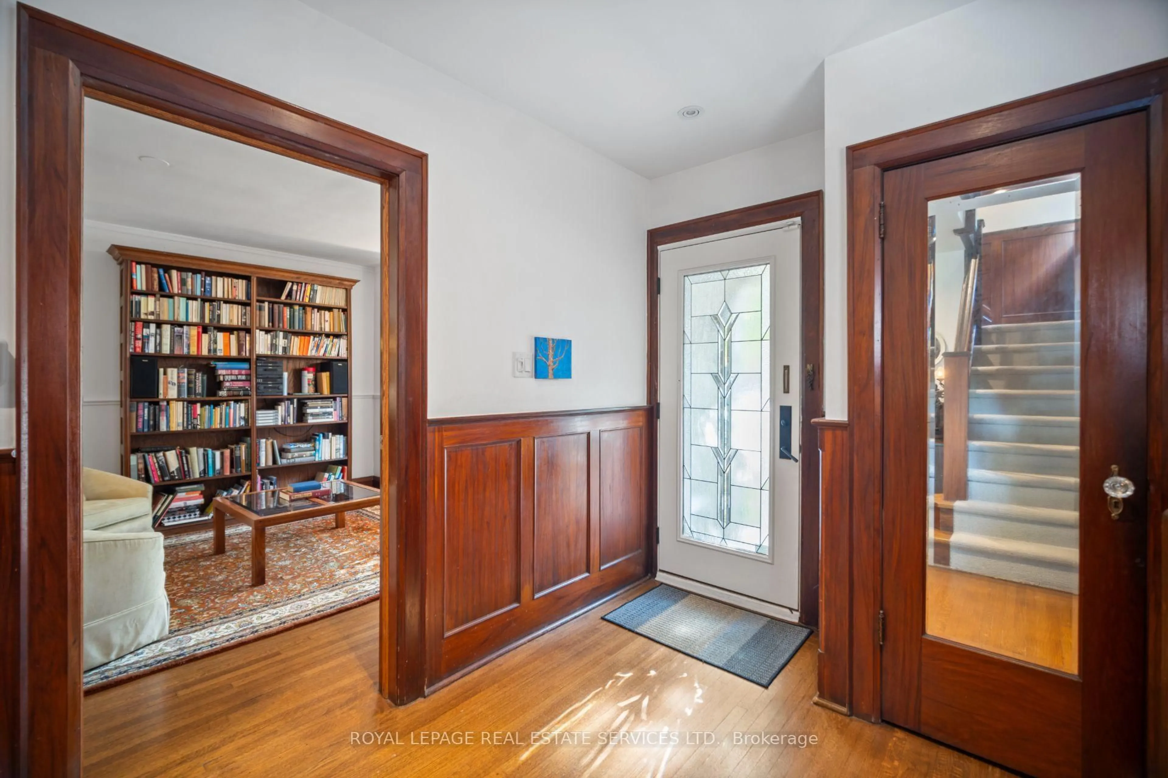 Indoor entryway for 470 Roselawn Ave, Toronto Ontario M5N 1J8