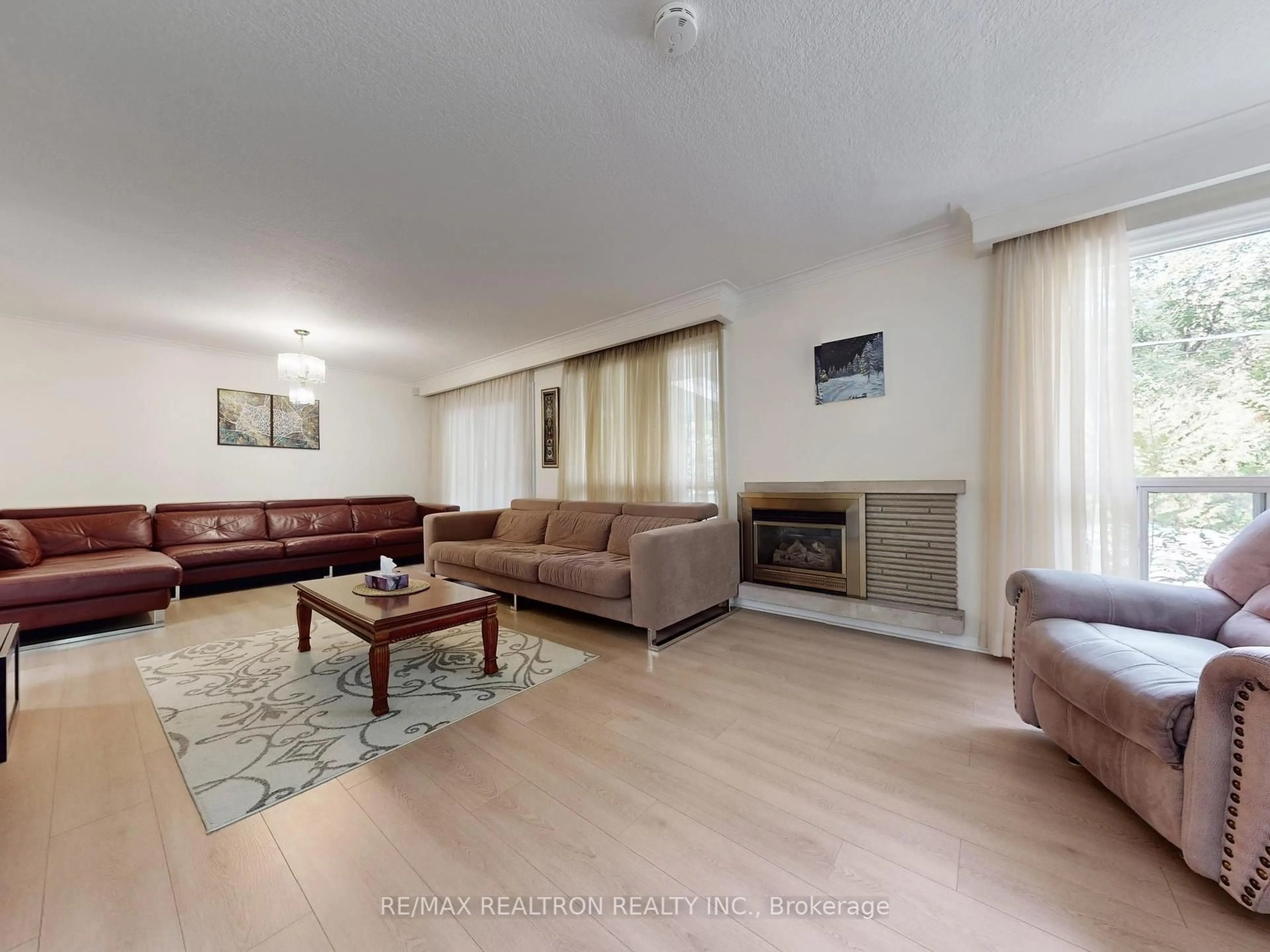Living room with furniture, unknown for 46 Palomino Cres, Toronto Ontario M2K 1W3