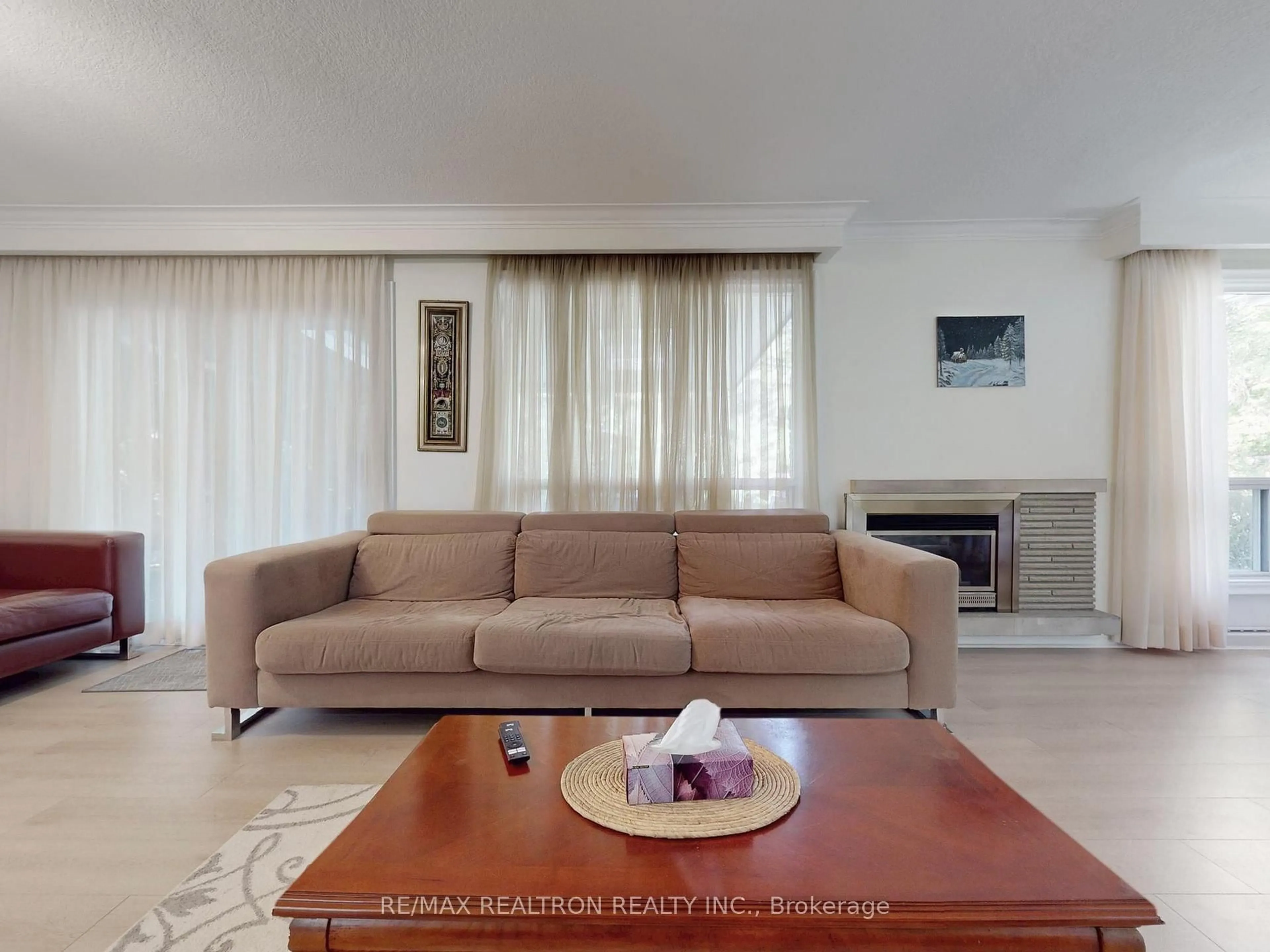 Living room with furniture, unknown for 46 Palomino Cres, Toronto Ontario M2K 1W3