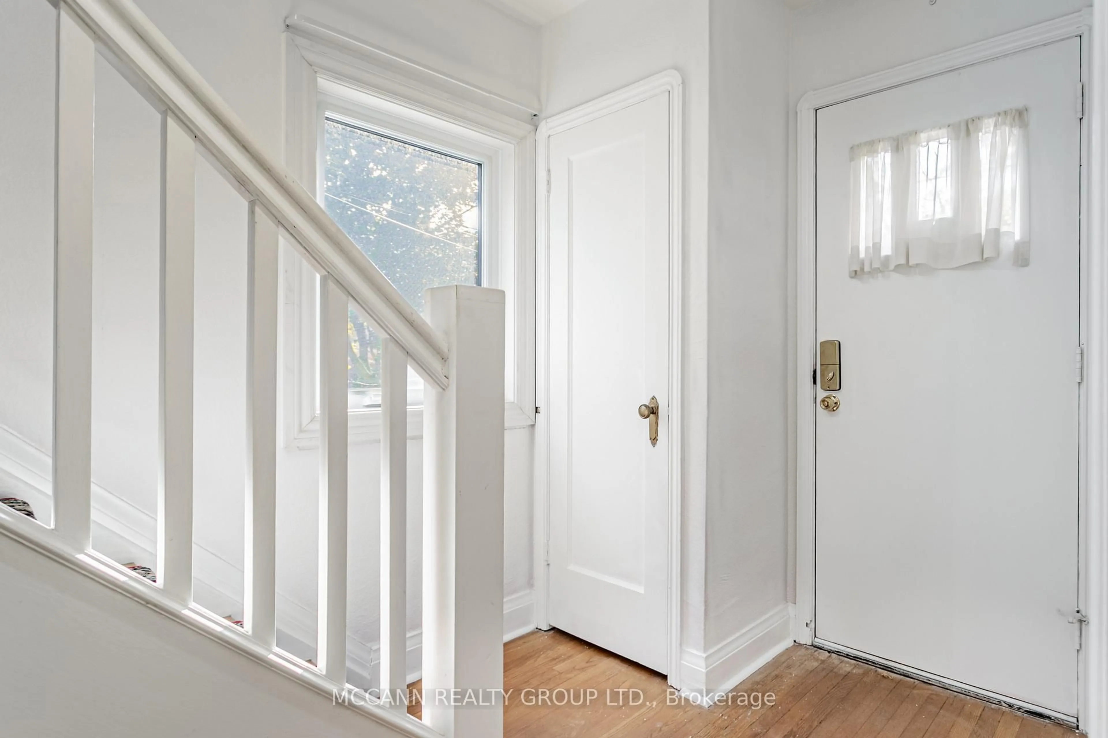 Indoor entryway for 52 Thursfield Cres, Toronto Ontario M4G 2N5