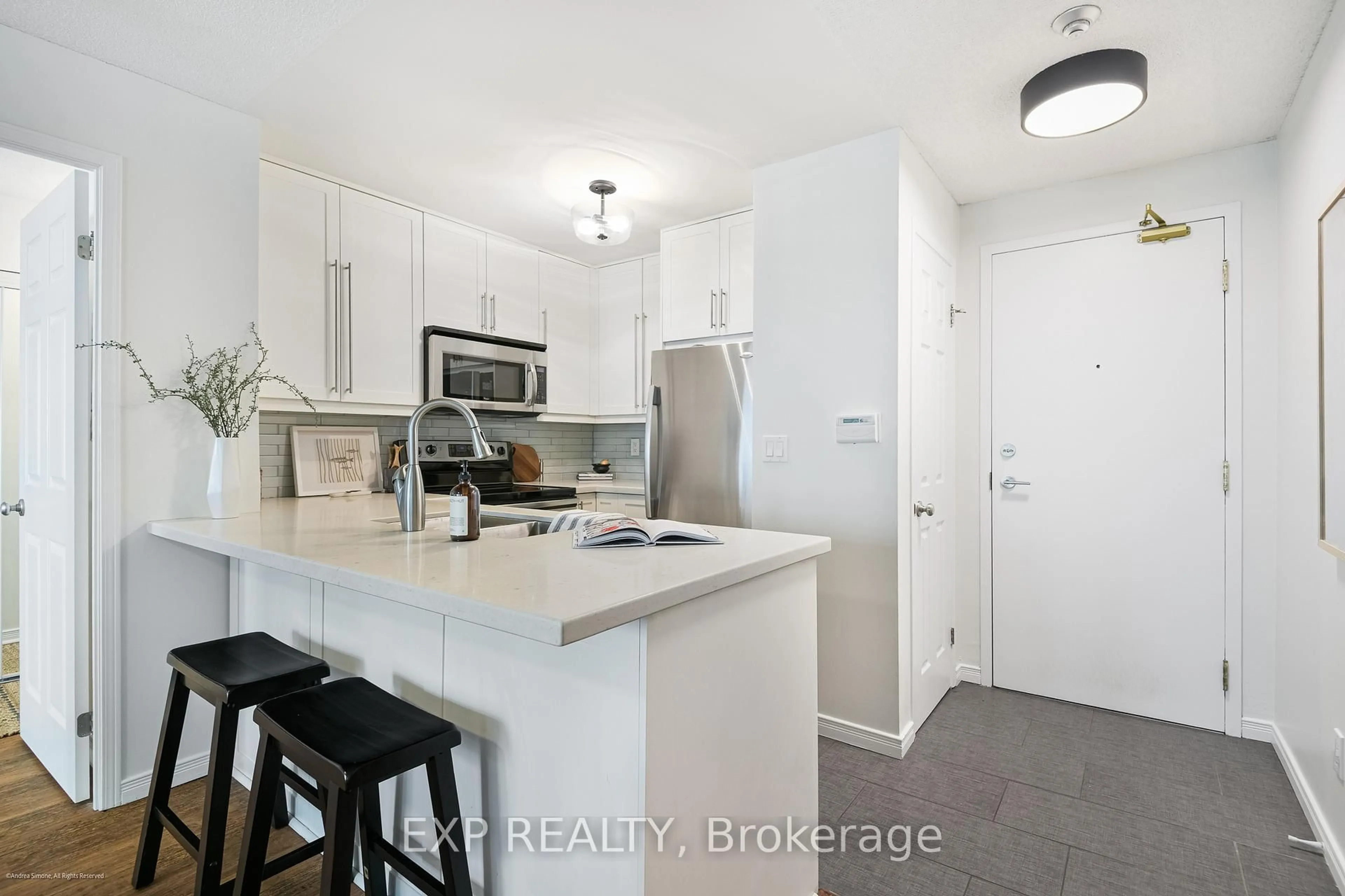 Standard kitchen, unknown for 109 Front St #527, Toronto Ontario M5A 4P7
