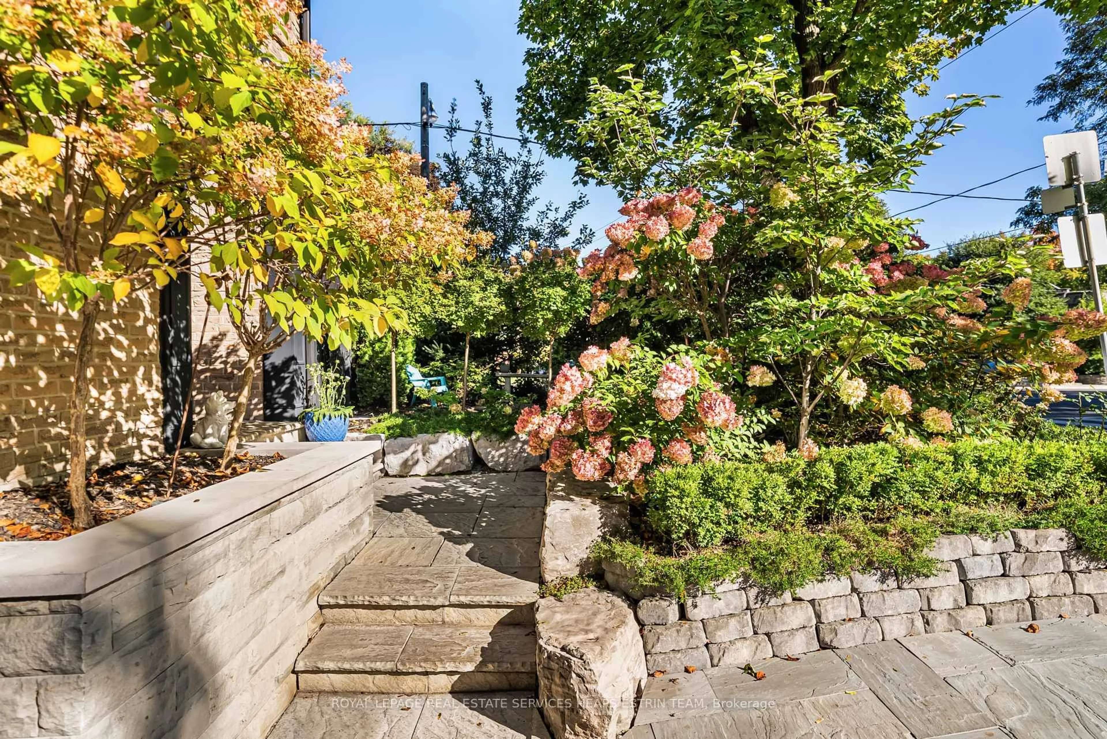 Patio, street for 60 South Dr, Toronto Ontario M4W 1R1