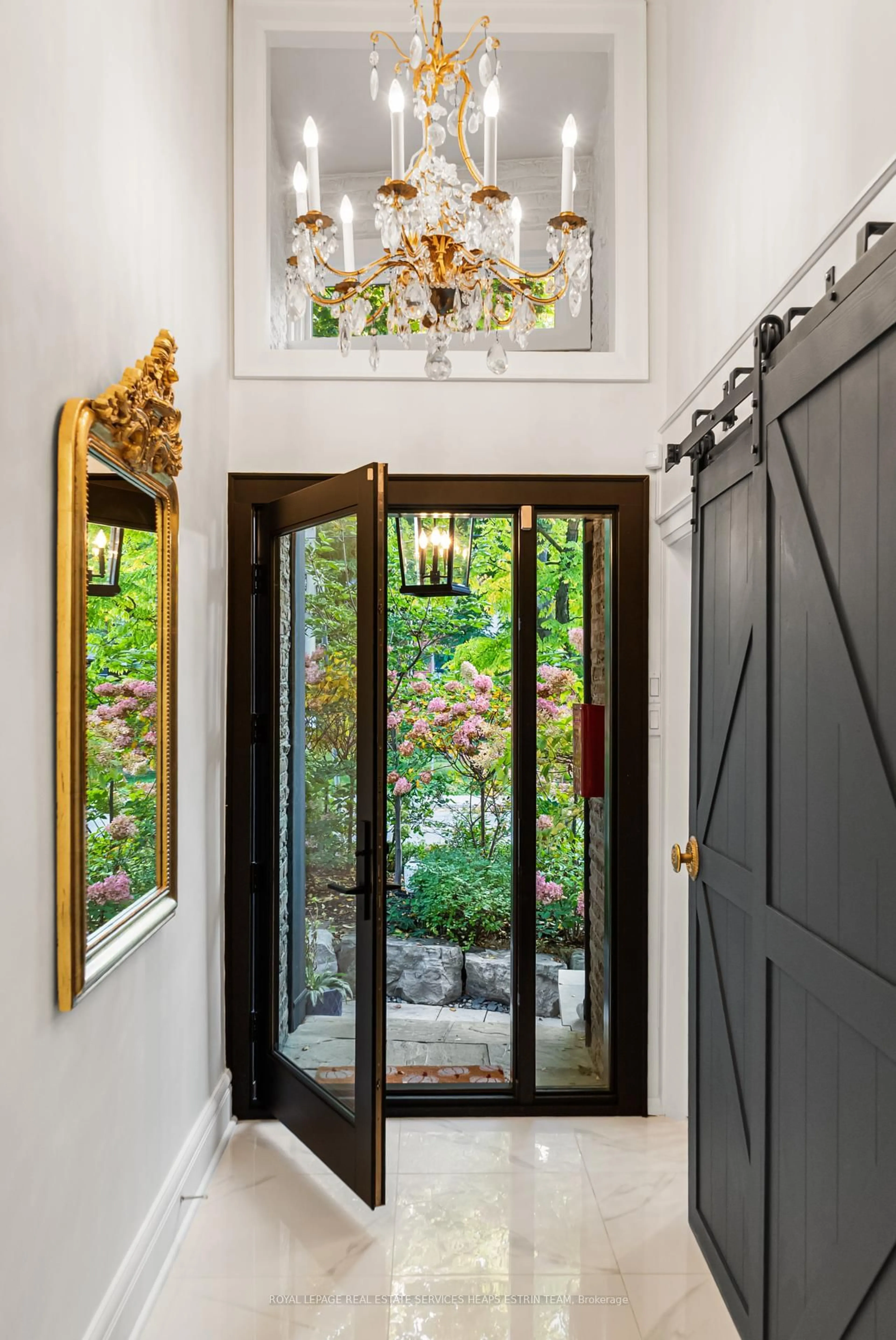 Indoor entryway for 60 South Dr, Toronto Ontario M4W 1R1