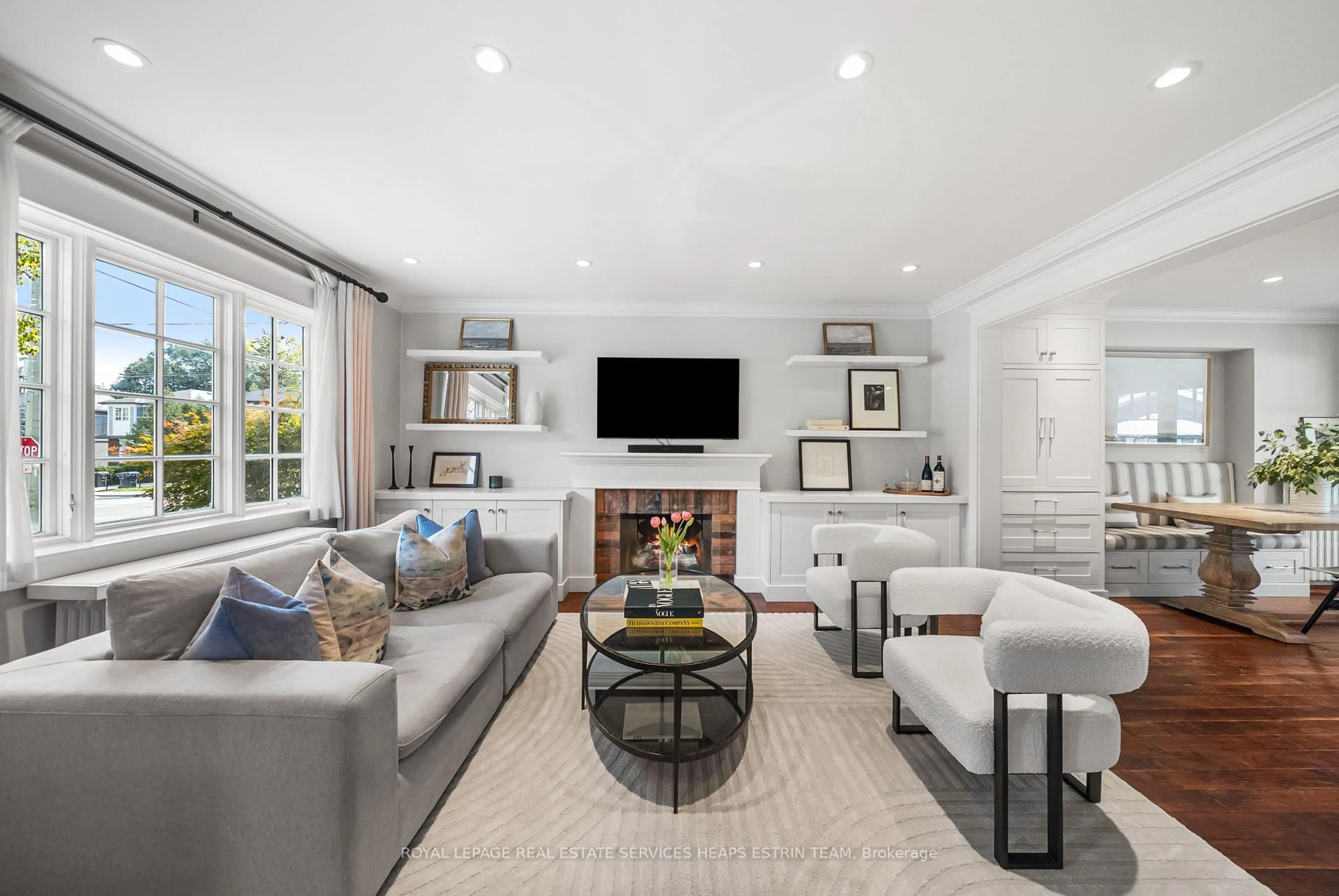 Living room with furniture, unknown for 256 Rumsey Rd, Toronto Ontario M4G 1P9