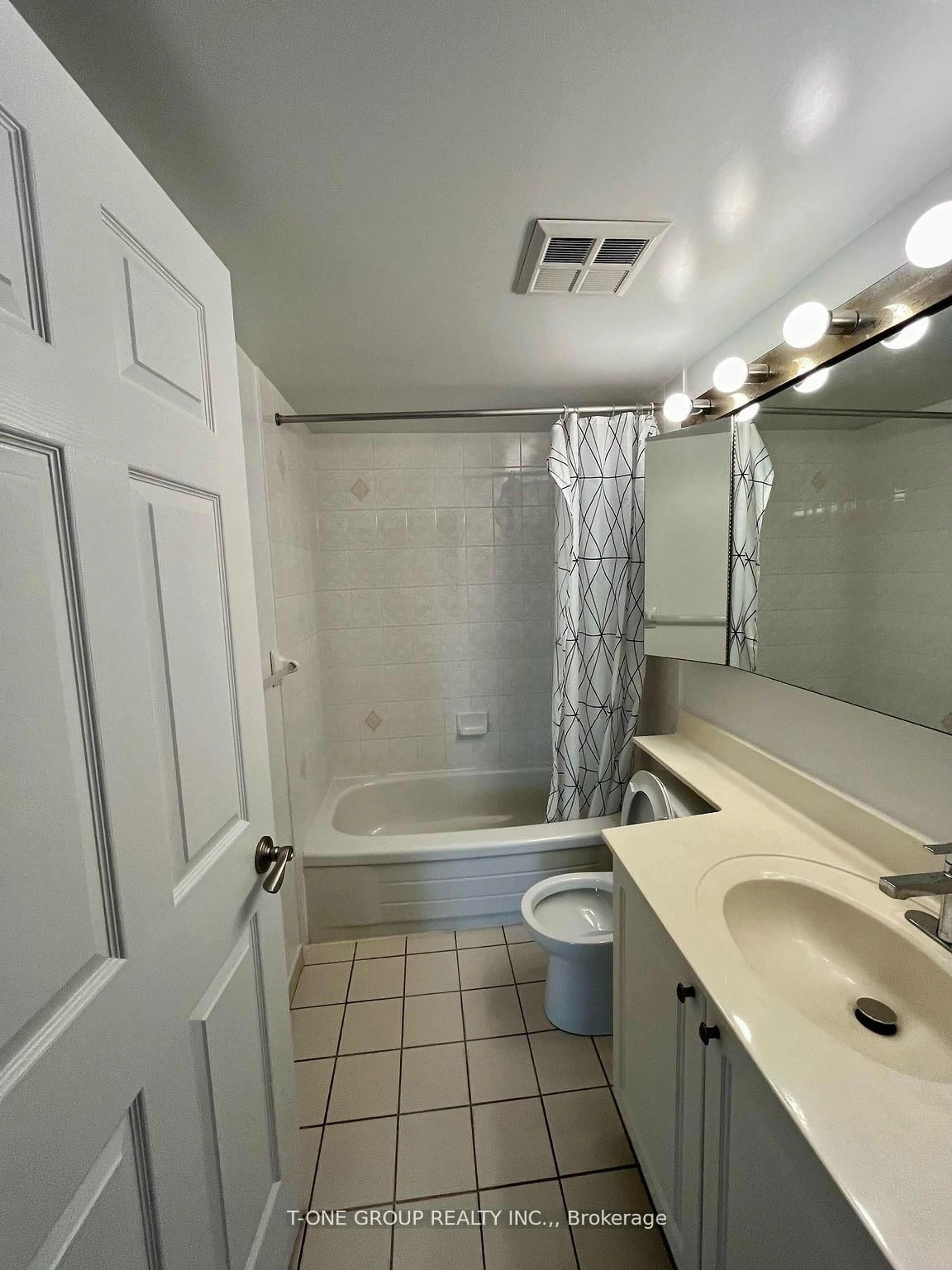 Standard bathroom, unknown for 29 Pemberton Ave #605, Toronto Ontario M2M 4L5