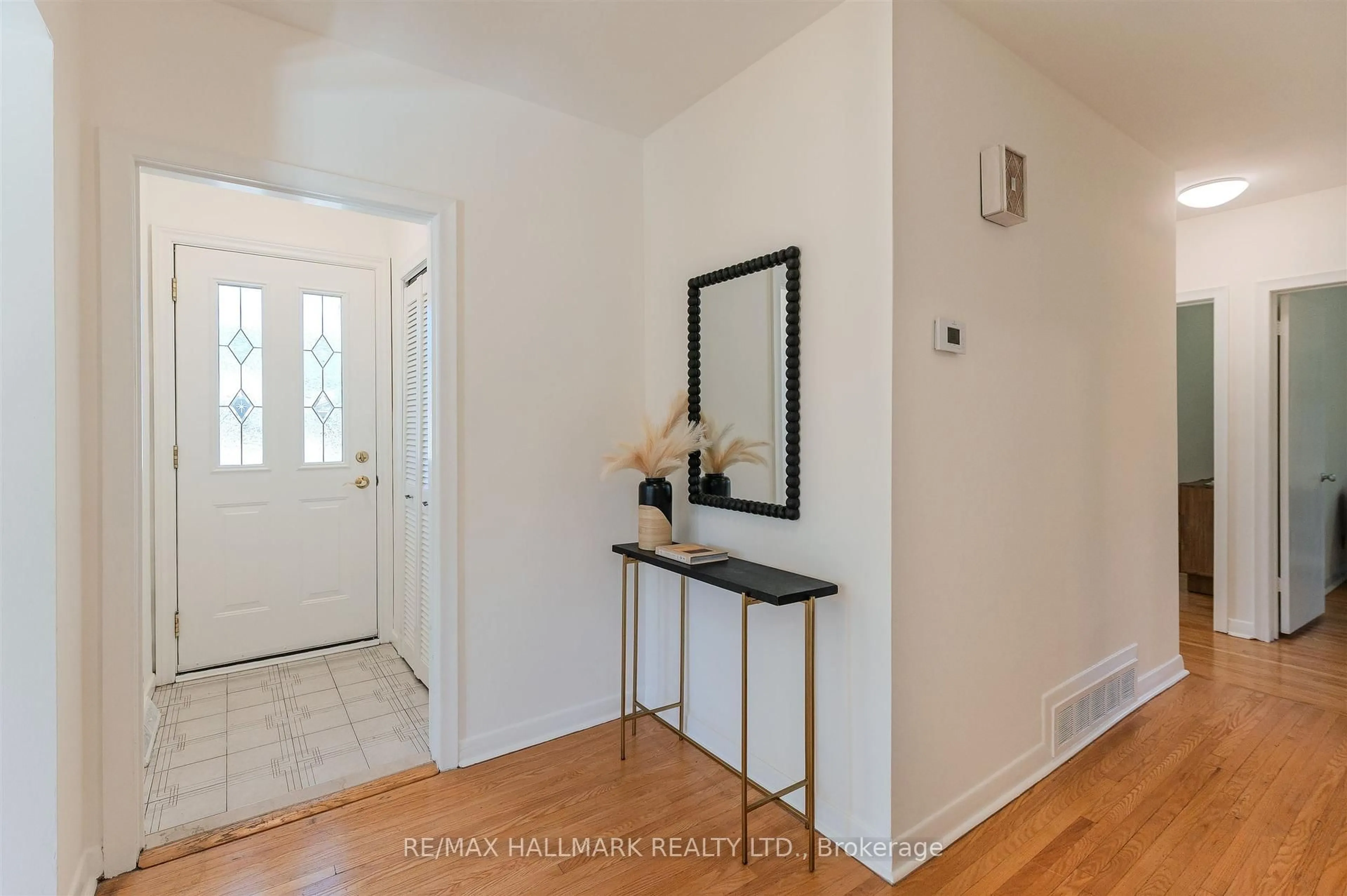 Indoor entryway for 172 Brighton Ave, Toronto Ontario M3H 4E4