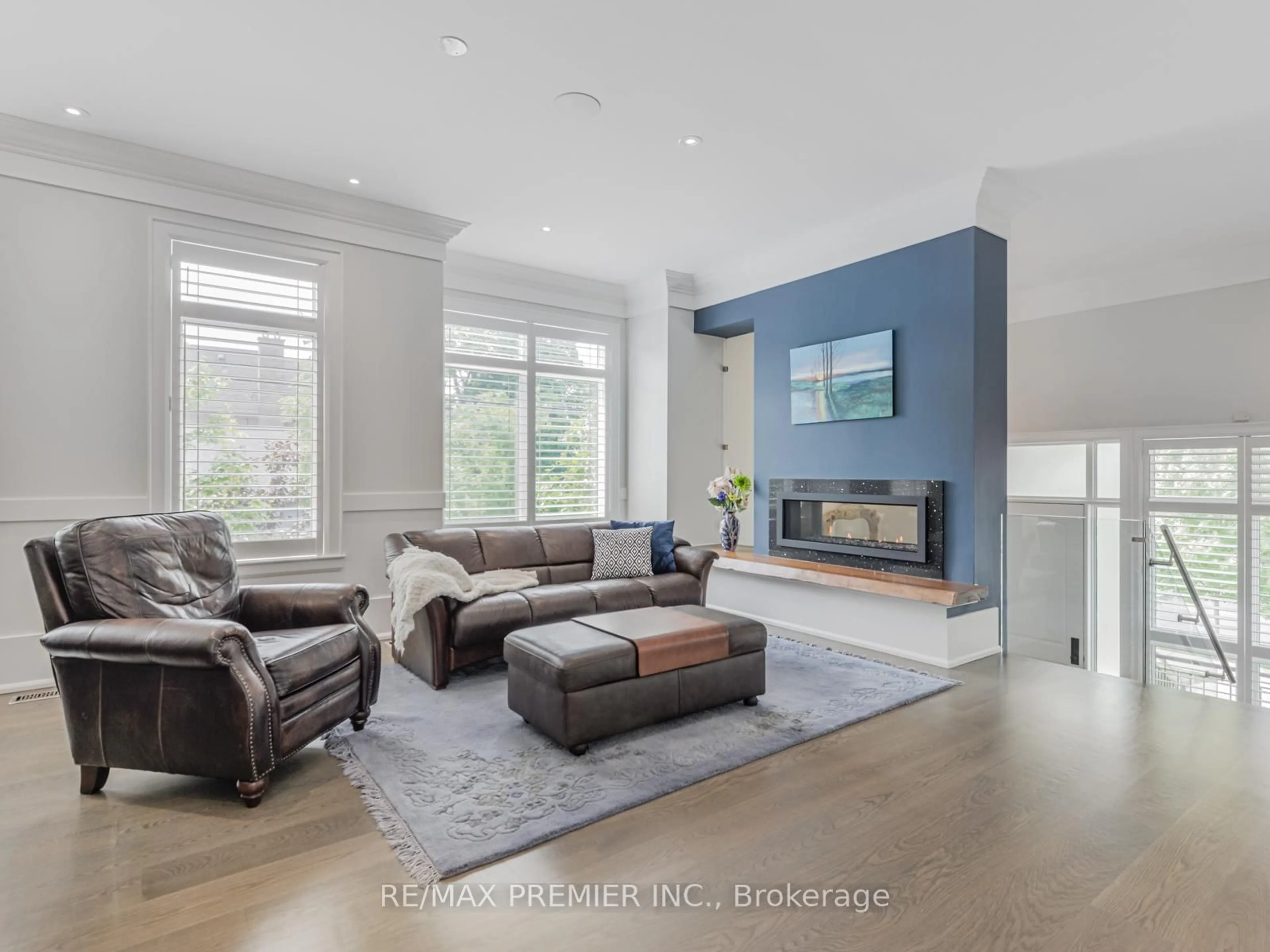 Living room with furniture, unknown for 111 Codsell Ave, Toronto Ontario M3H 3W2